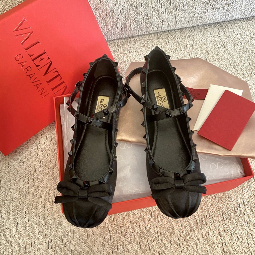 Bagsaaa Va1e*ntin0 Garavani Silk Rockstud Ballet Flats