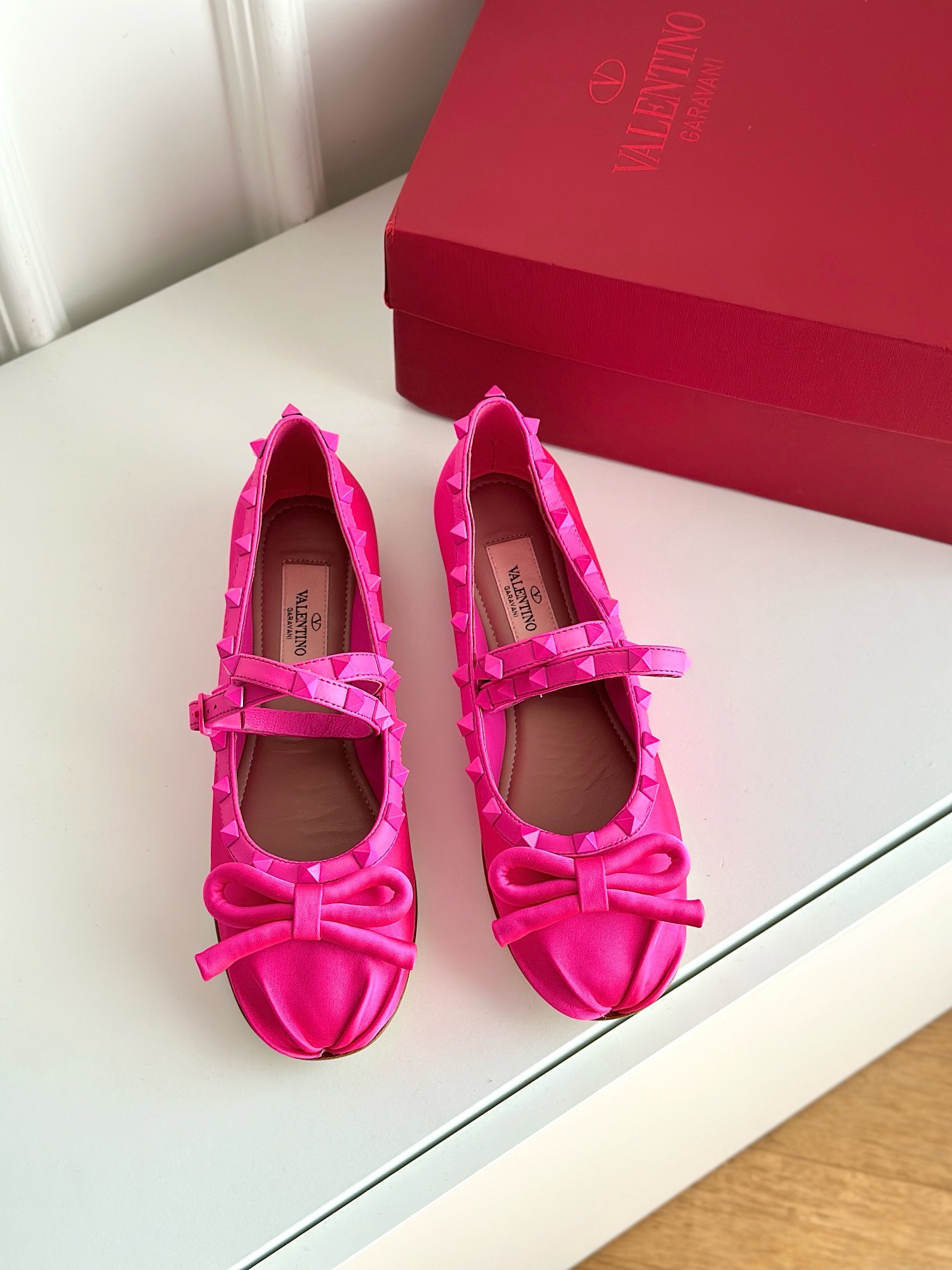 Bagsaaa Va1e*ntin0 Garavani Silk Rockstud Ballet Flats Hot Pink