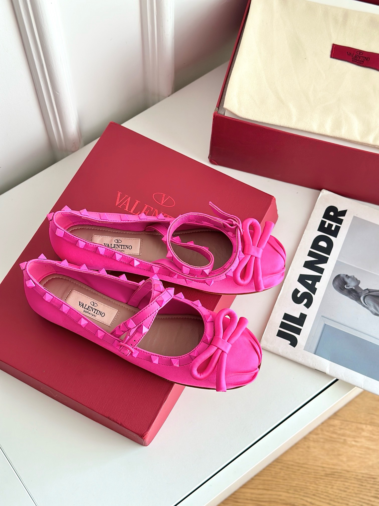 Bagsaaa Va1e*ntin0 Garavani Silk Rockstud Ballet Flats Hot Pink