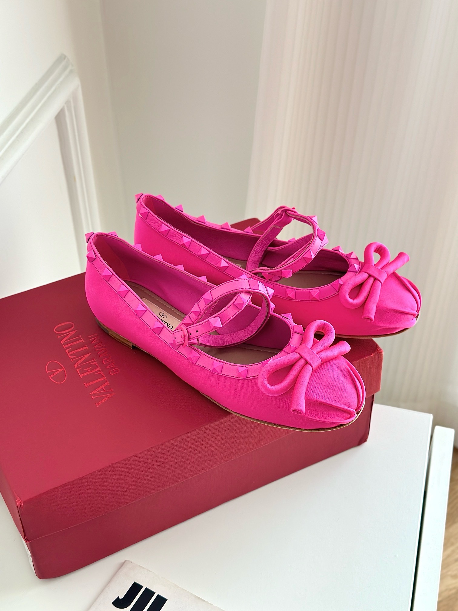 Bagsaaa Va1e*ntin0 Garavani Silk Rockstud Ballet Flats Hot Pink