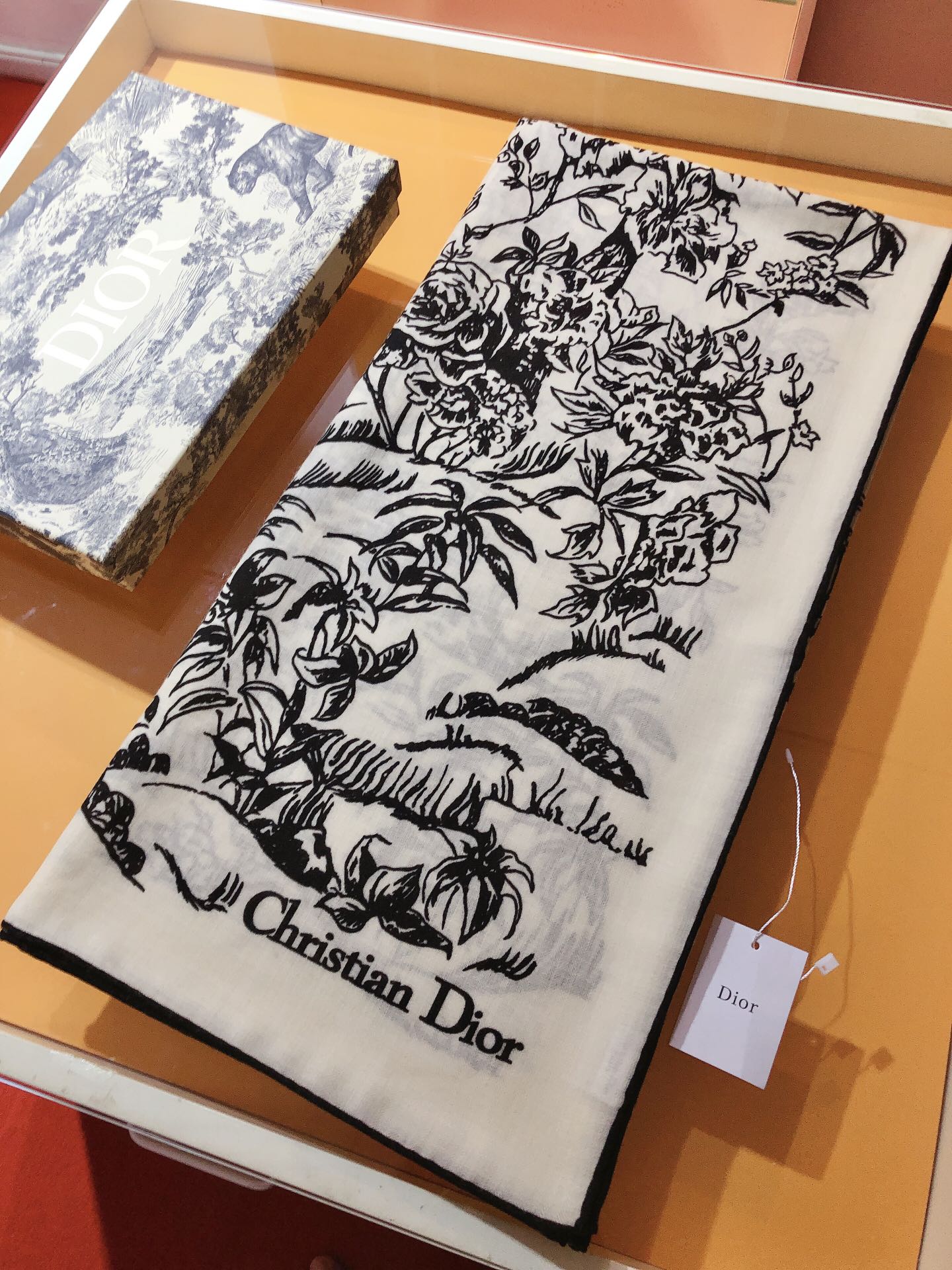 Bagsaaa D10r Petites Fleurs Scarf White 140x140cm