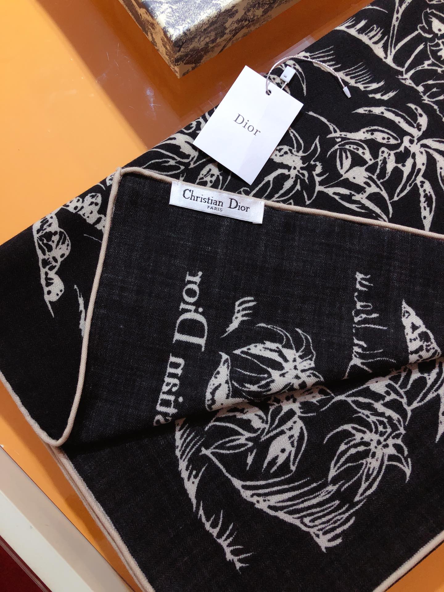 Bagsaaa D10r Petites Fleurs Scarf Black 140x140cm