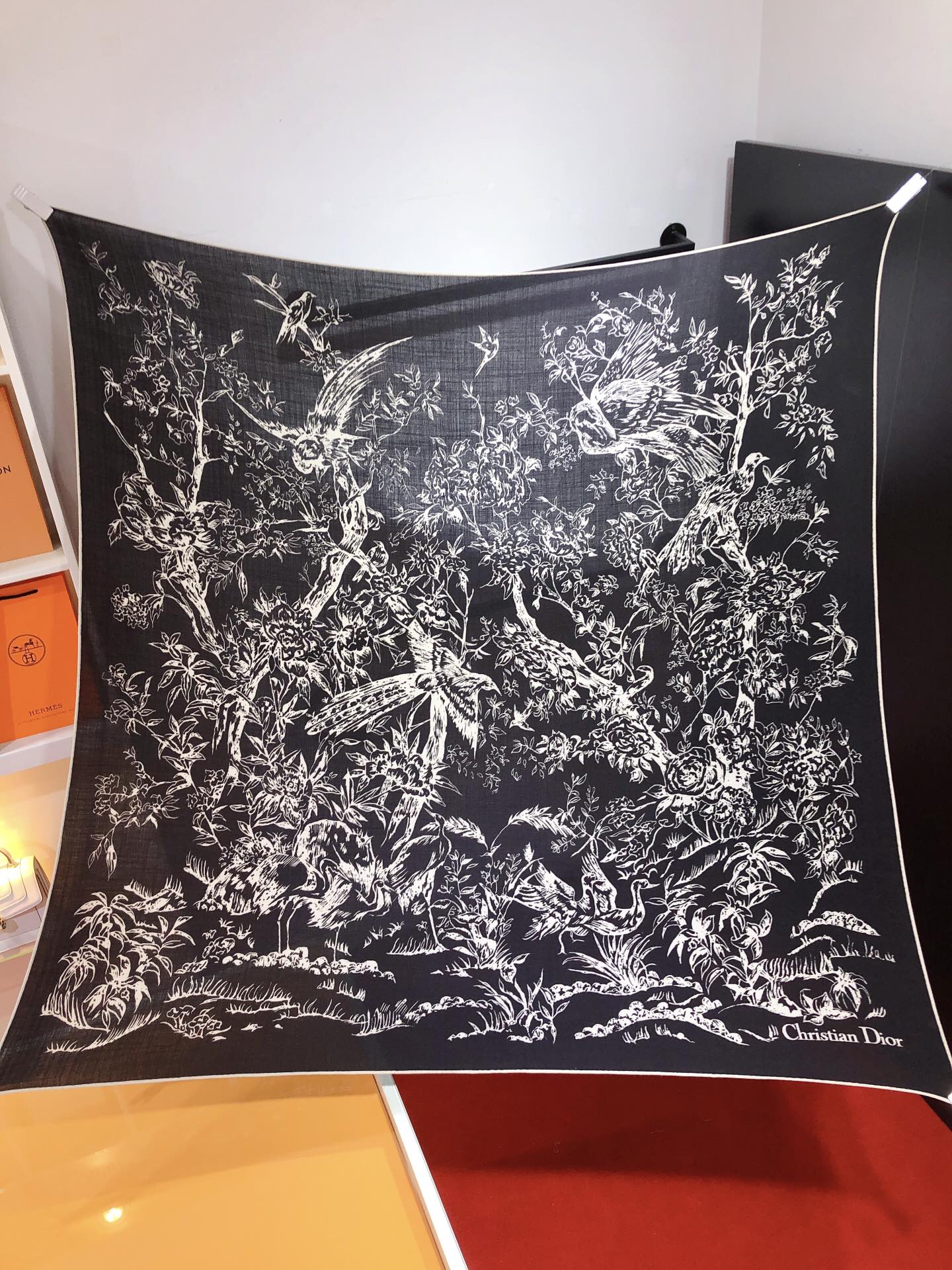 Bagsaaa D10r Petites Fleurs Scarf Black 140x140cm