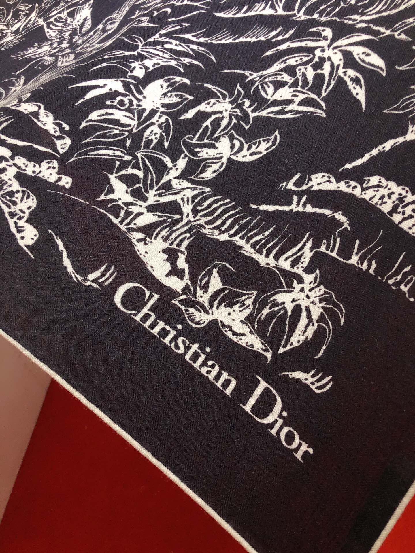 Bagsaaa D10r Petites Fleurs Scarf Black 140x140cm