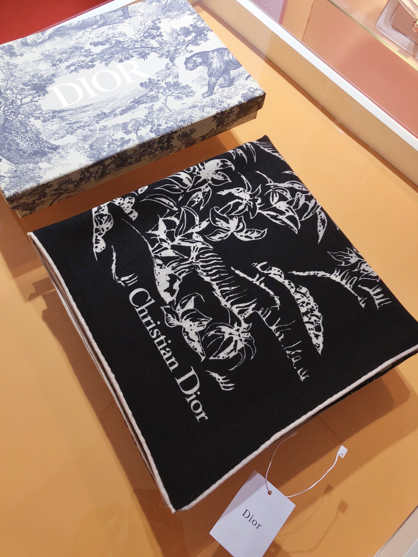 Bagsaaa D10r Petites Fleurs Scarf Black 140x140cm