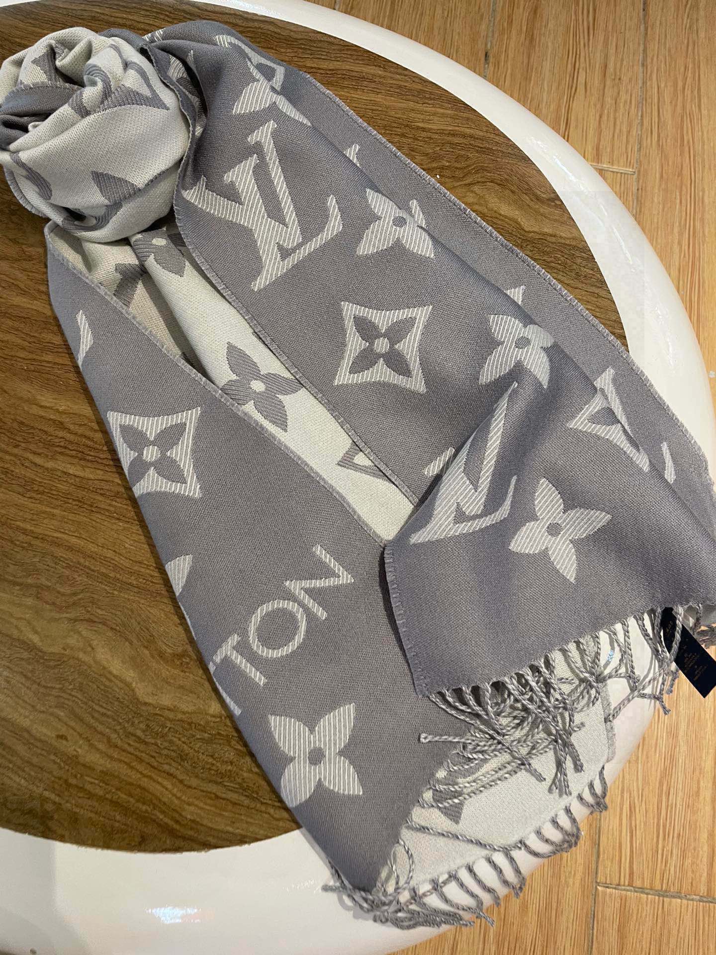 Bagsaaa L0vis Vvtt0n Monogram Grey Scarf 186x34cm