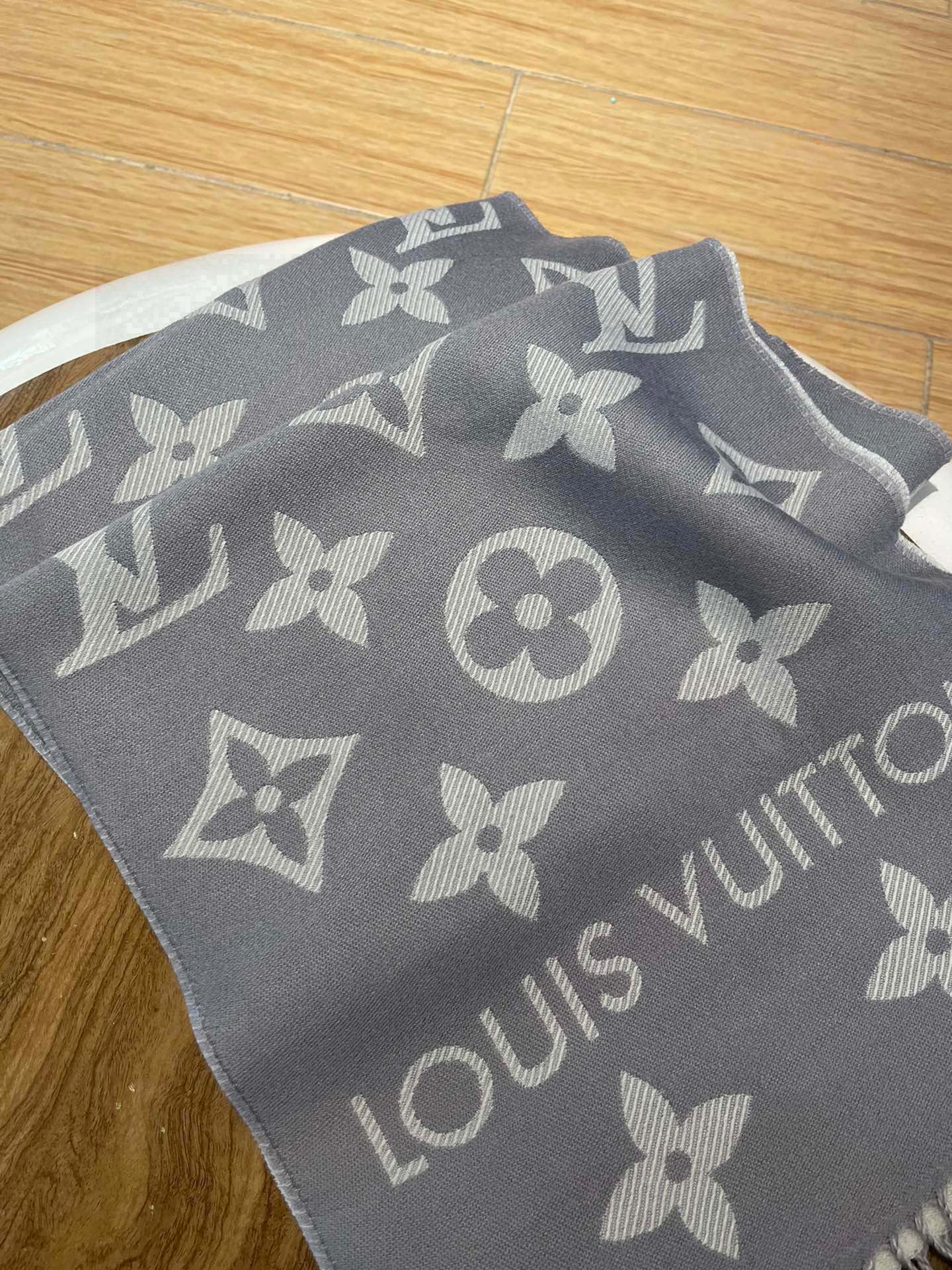 Bagsaaa L0vis Vvtt0n Monogram Grey Scarf 186x34cm
