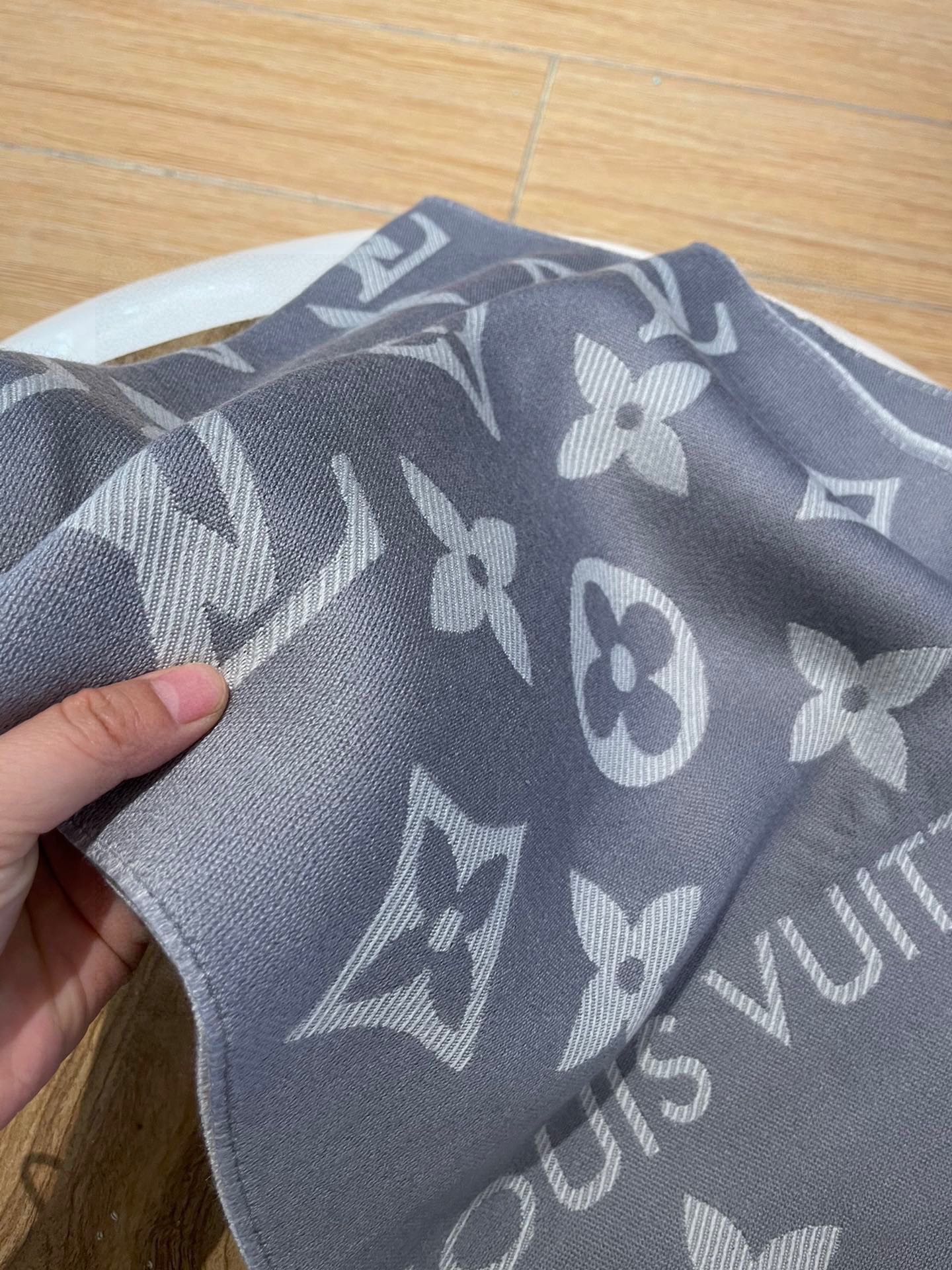Bagsaaa L0vis Vvtt0n Monogram Grey Scarf 186x34cm