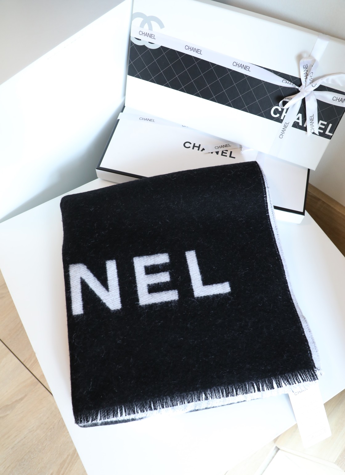 Bagsaaa Ch**el Black Scarf 70*200cm