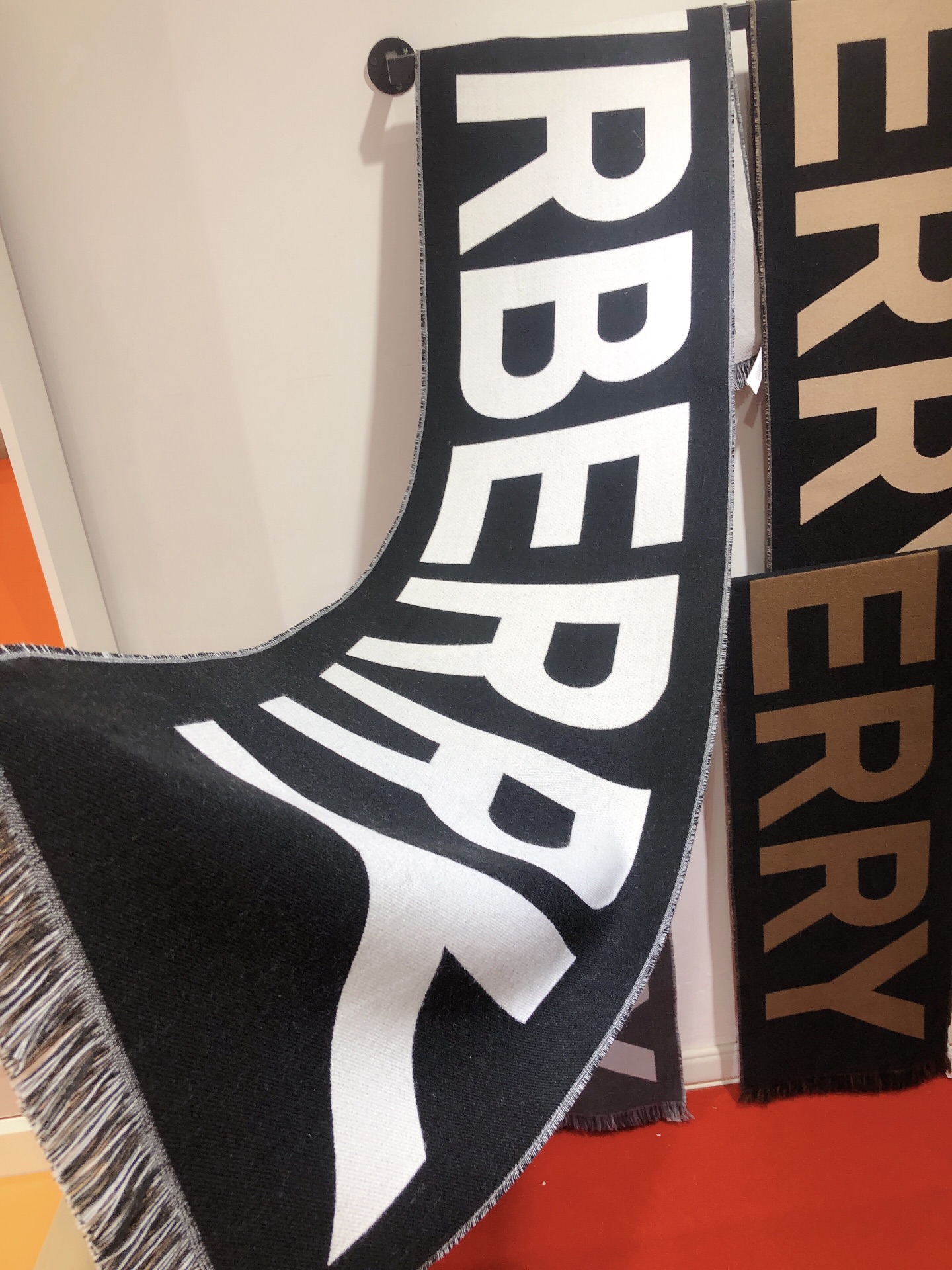 Bagsaaa Bv*b*rry jacquard logo scarf 4 colors