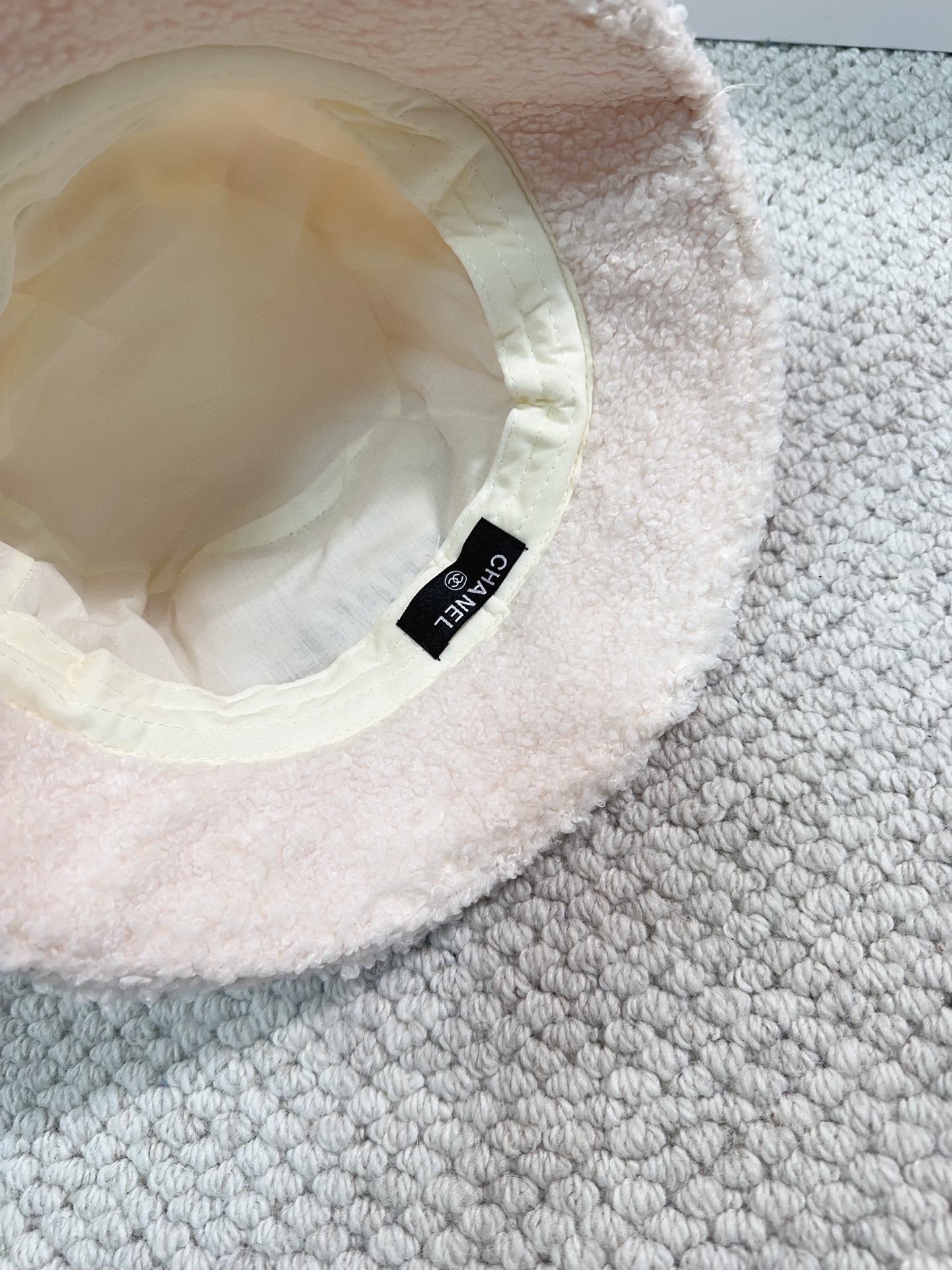 Bagsaaa Ch**el Winter Fur Bucket Hat White