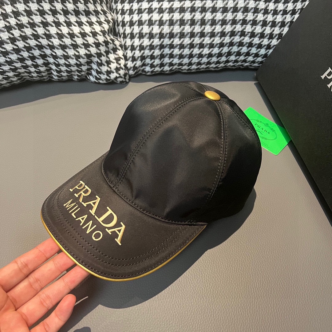 Bagsaaa Pra*a Cap Black