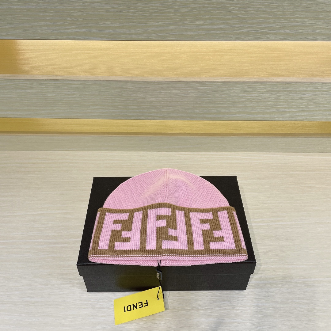 Bagsaaa F**di Beanie Pink wool hat