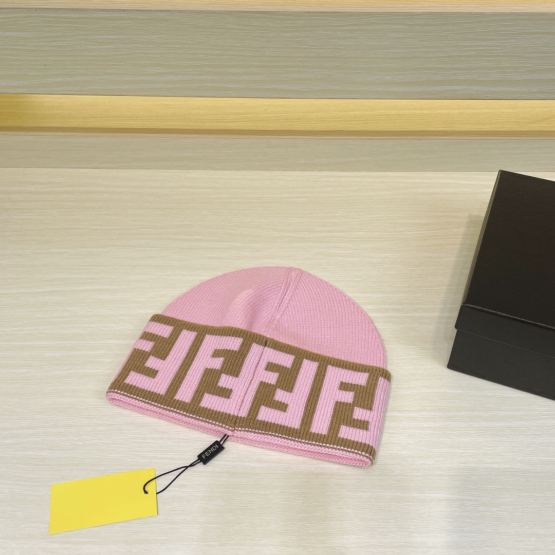 Bagsaaa F**di Beanie Pink wool hat