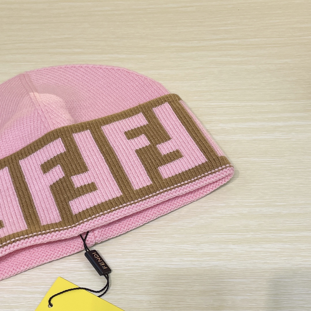 Bagsaaa F**di Beanie Pink wool hat
