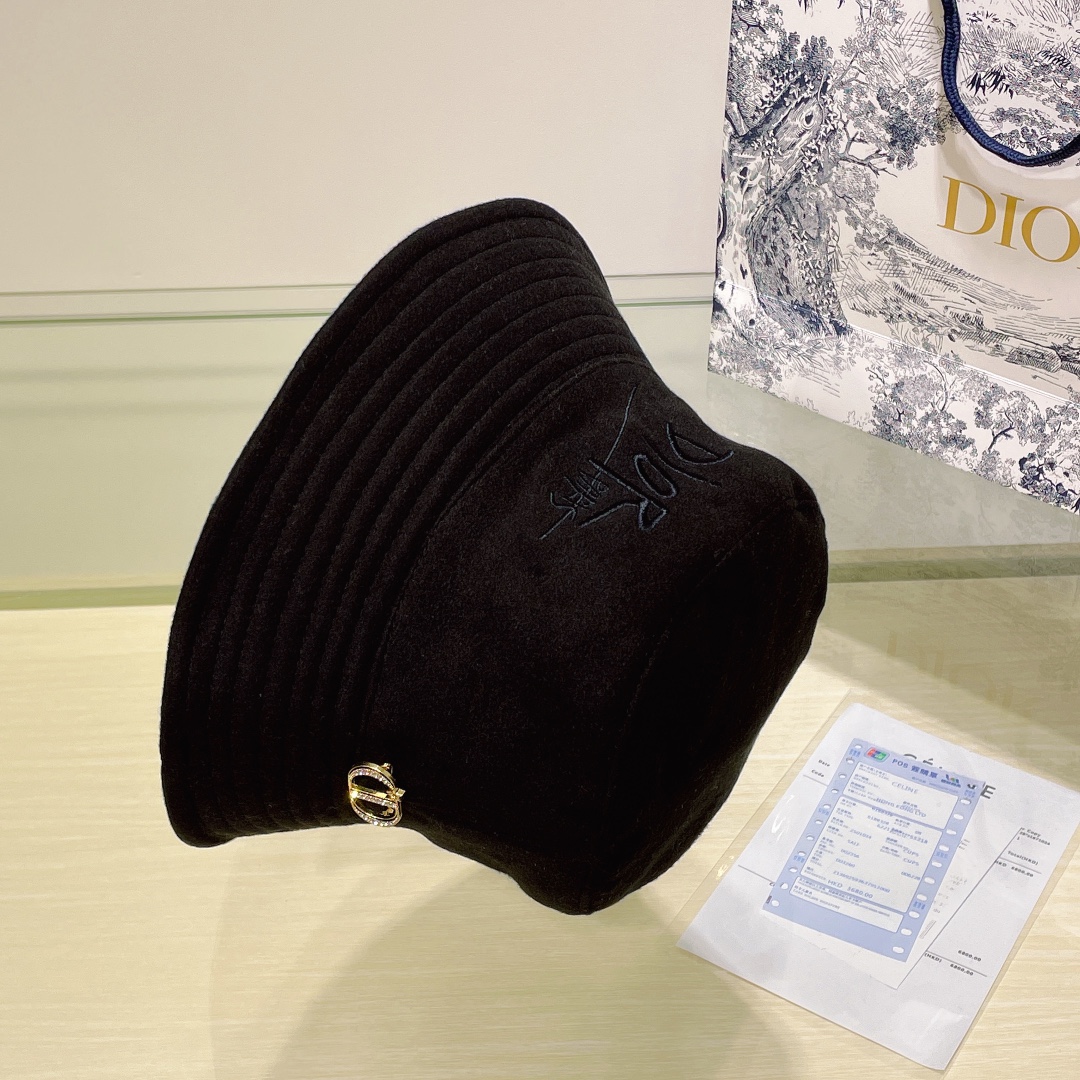 Bagsaaa D10r 2 sides bucket hat