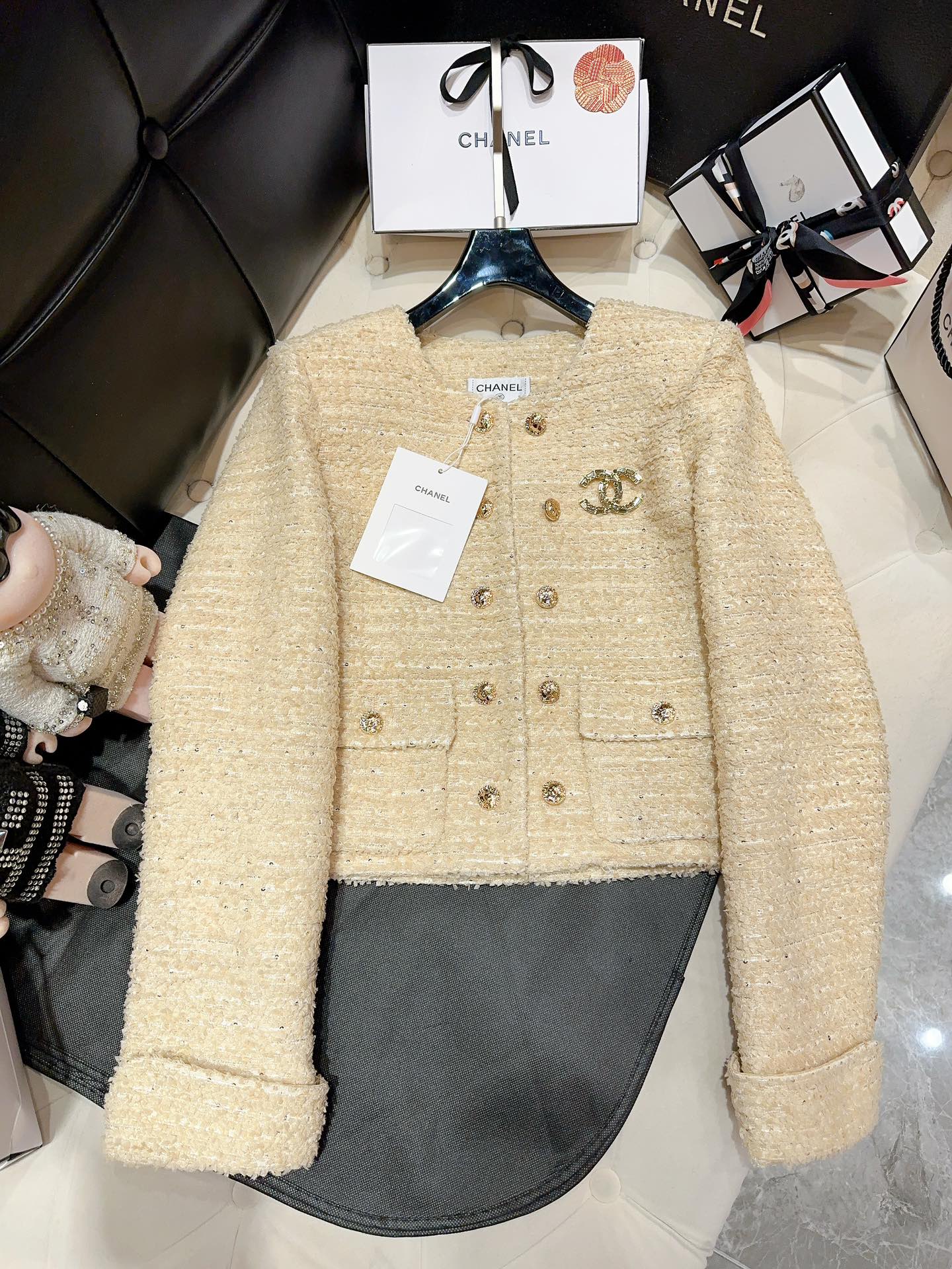 Bagsaaa Ch**el Tweed Light Yellow Jacket CC Silver Logo Hardware