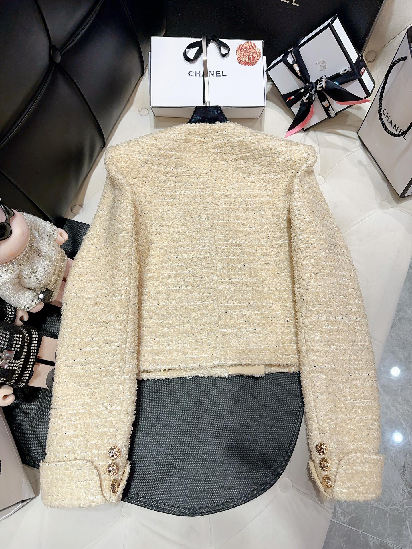 Bagsaaa Ch**el Tweed Light Yellow Jacket CC Silver Logo Hardware