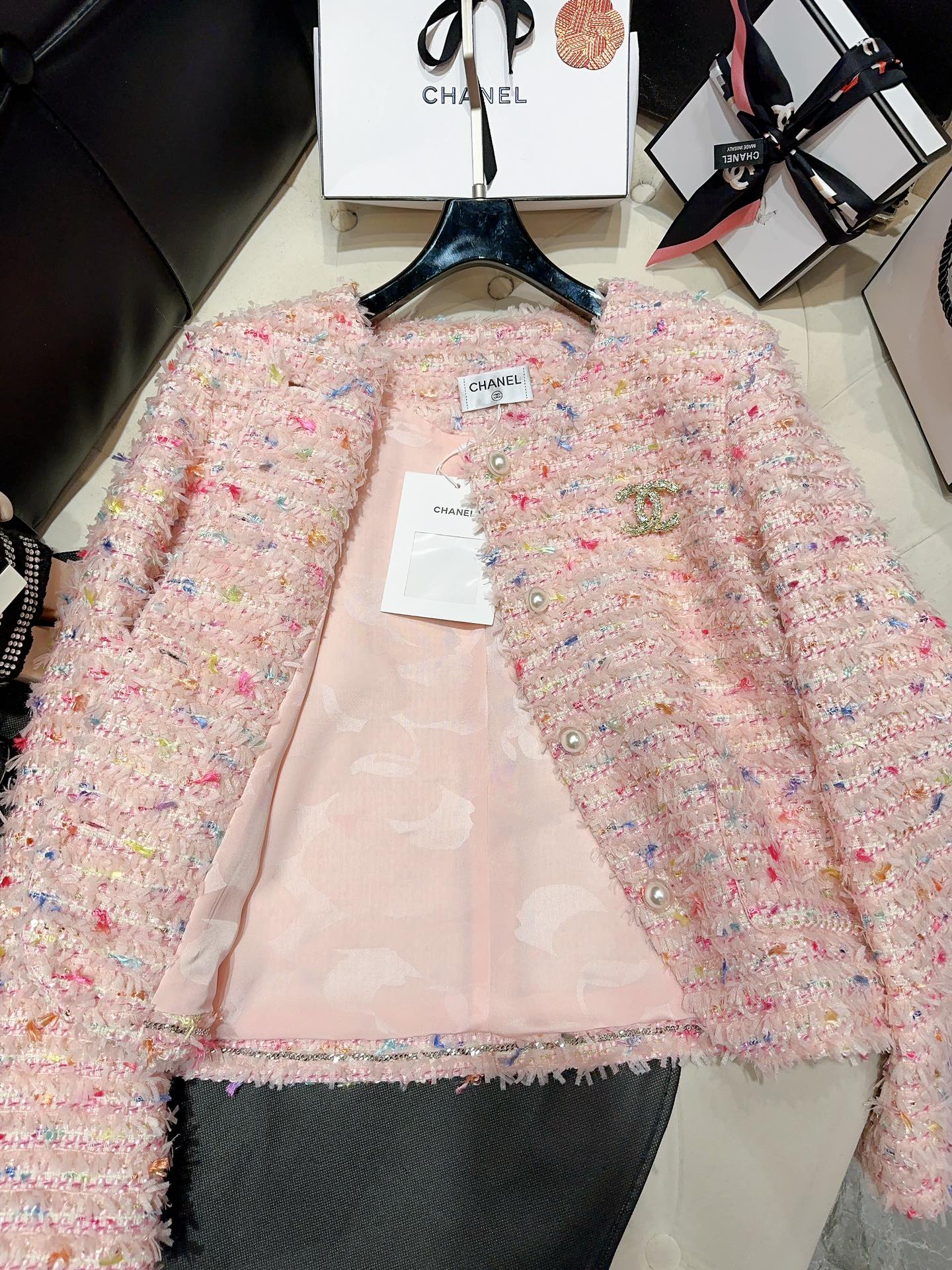 Bagsaaa Ch**el Tweed Pink Jacket CC Gold Logo Colorful