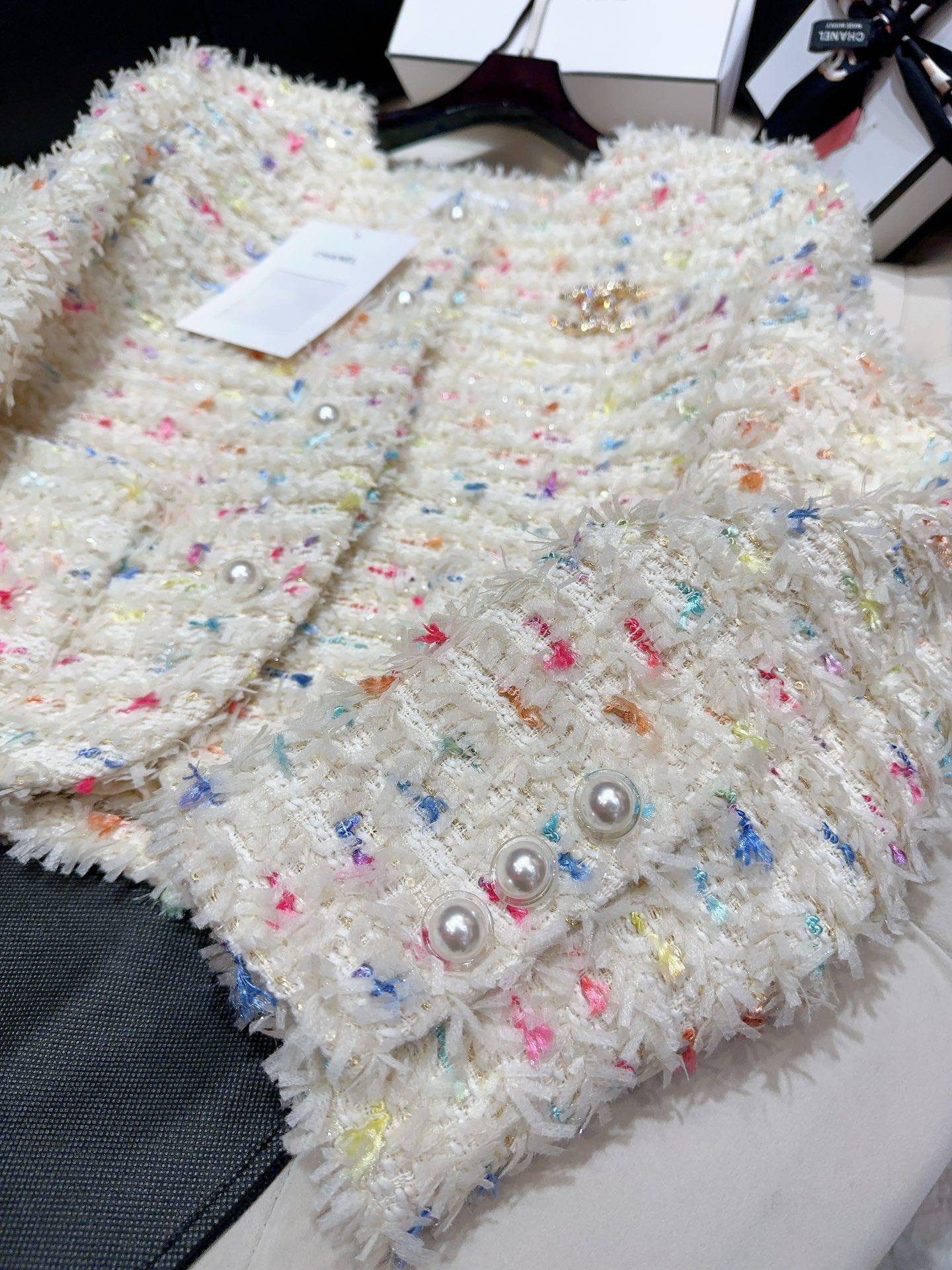 Bagsaaa Ch**el Tweed White Jacket CC Gold Logo Colorful