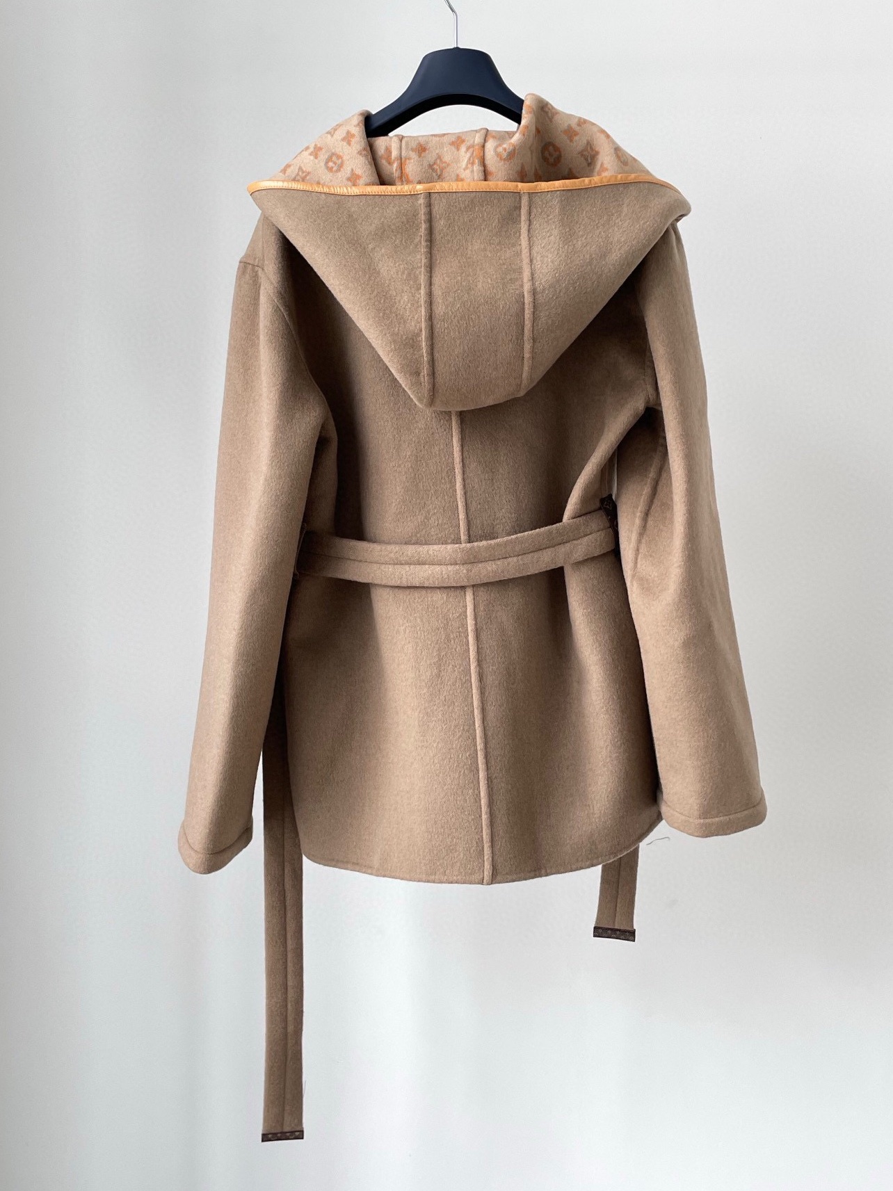 Bagsaaa L0vis Vvtt0n Belted Short Coat Beige