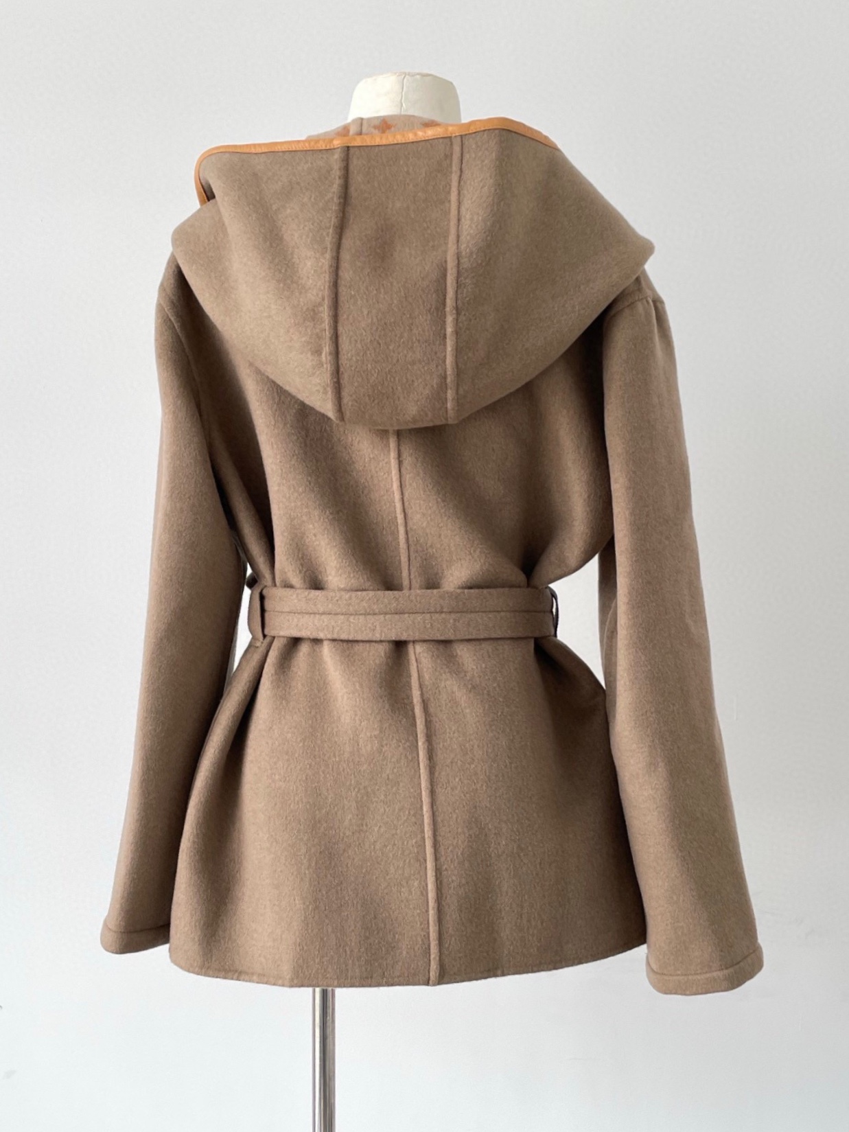 Bagsaaa L0vis Vvtt0n Belted Short Coat Beige