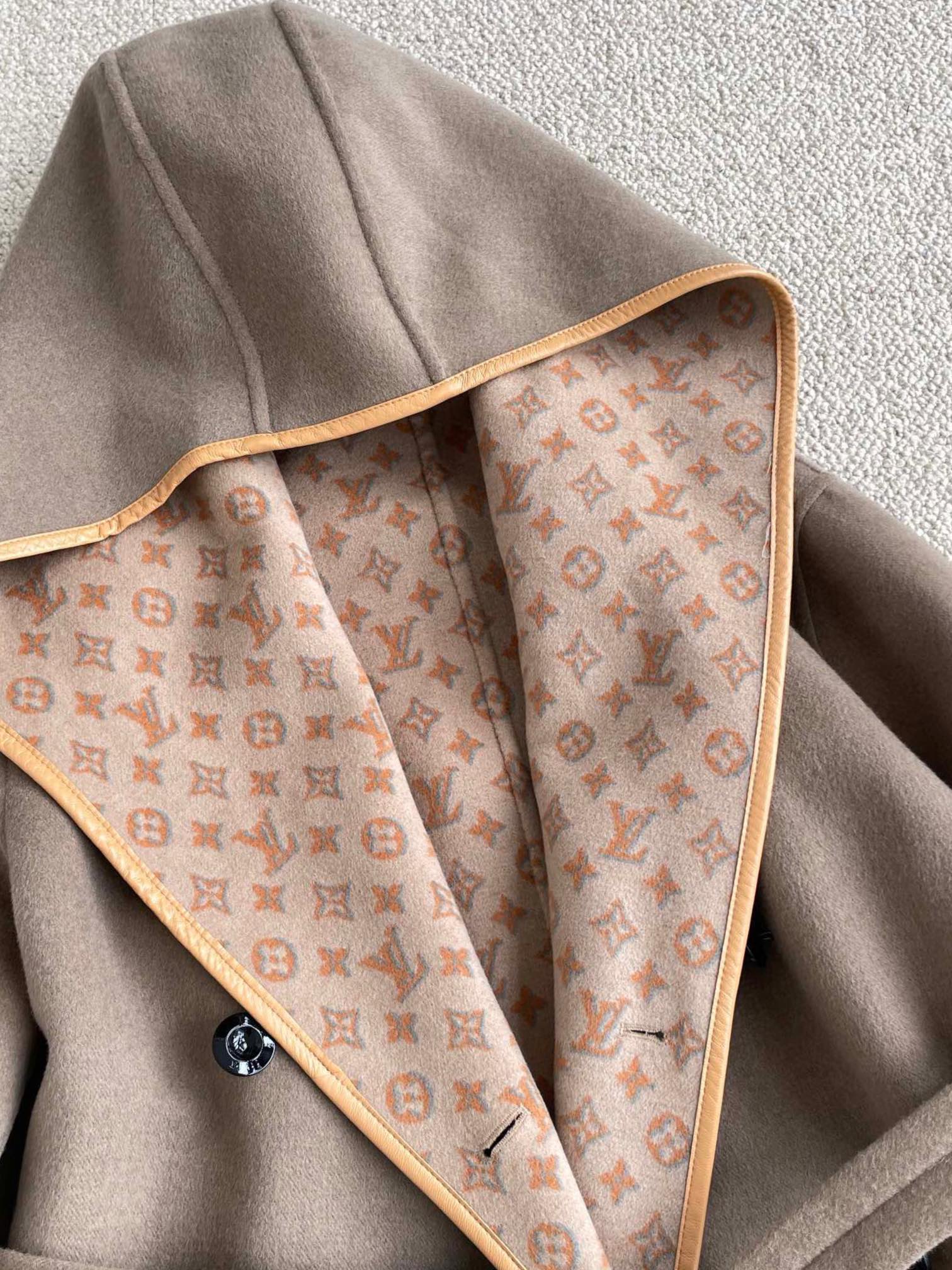 Bagsaaa L0vis Vvtt0n Belted Short Coat Beige