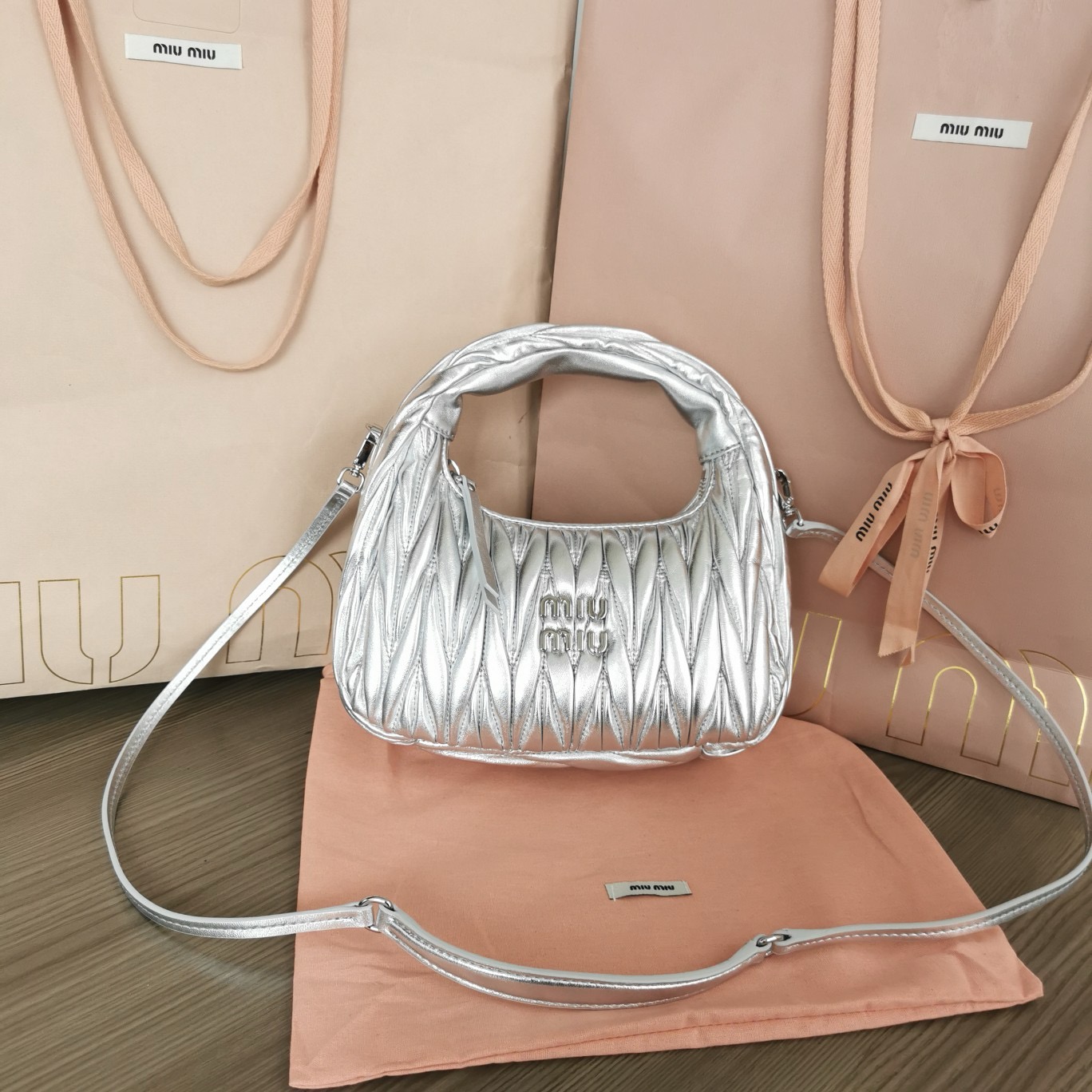 Bagsaaa M1um1u Wander Matelasse Leather Silver 20cm