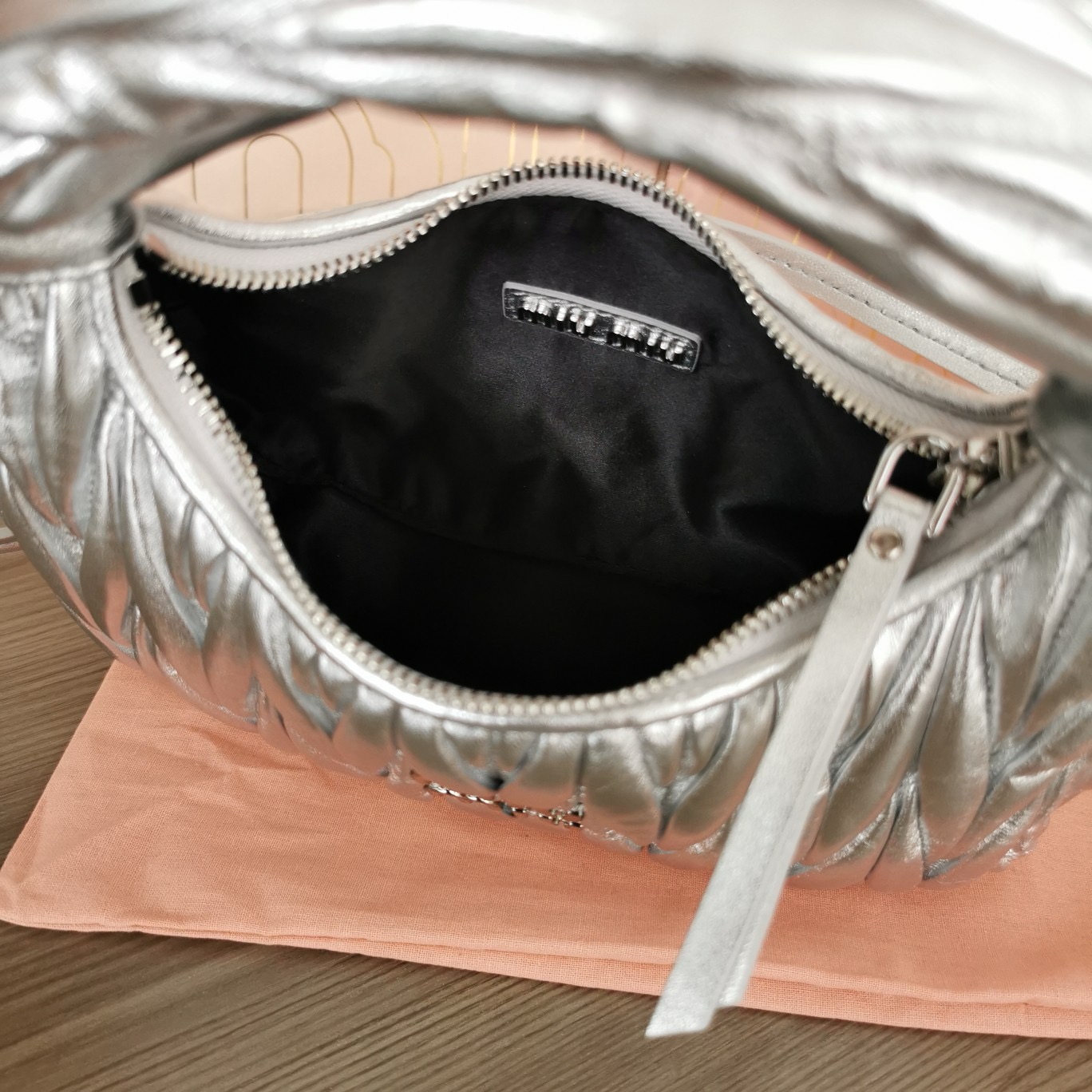 Bagsaaa M1um1u Wander Matelasse Leather Silver 20cm