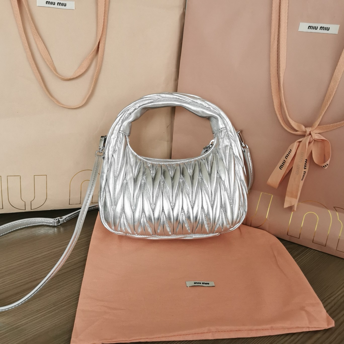 Bagsaaa M1um1u Wander Matelasse Leather Silver 20cm