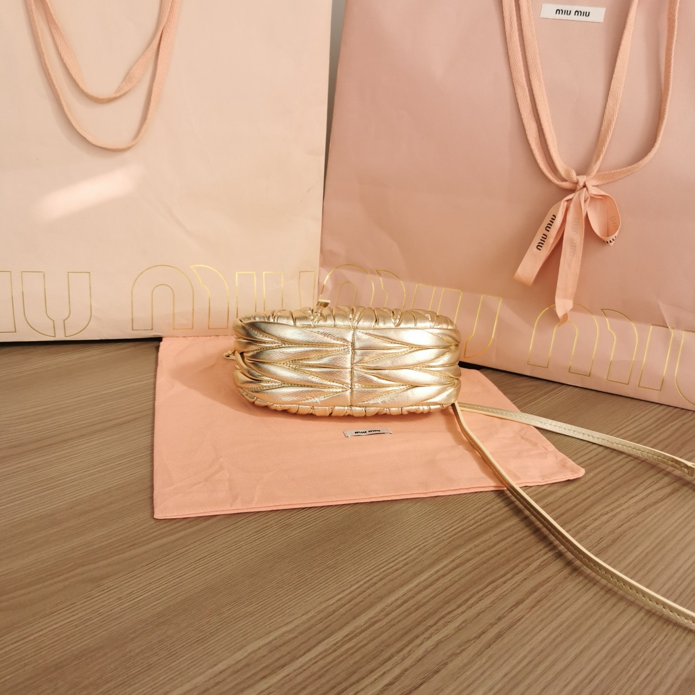Bagsaaa M1um1u Wander Matelasse Leather gold 18cm