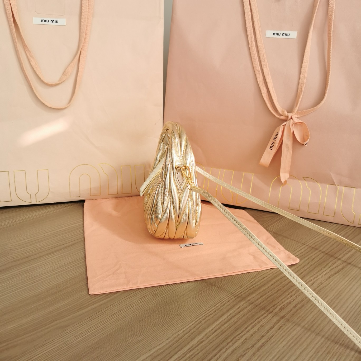 Bagsaaa M1um1u Wander Matelasse Leather gold 18cm
