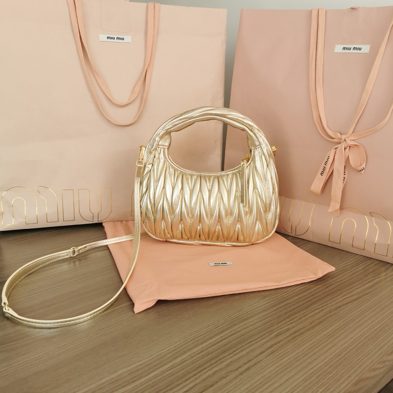 Bagsaaa M1um1u Wander Matelasse Leather gold 23cm