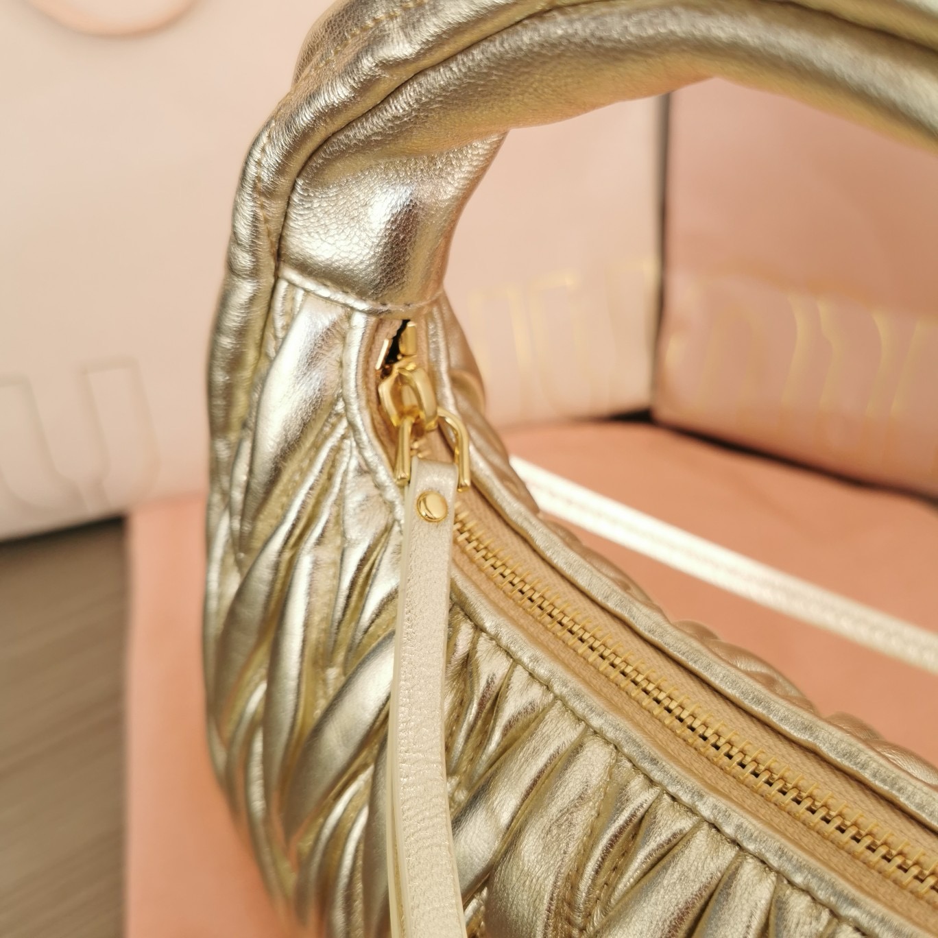 Bagsaaa M1um1u Wander Matelasse Leather gold 23cm