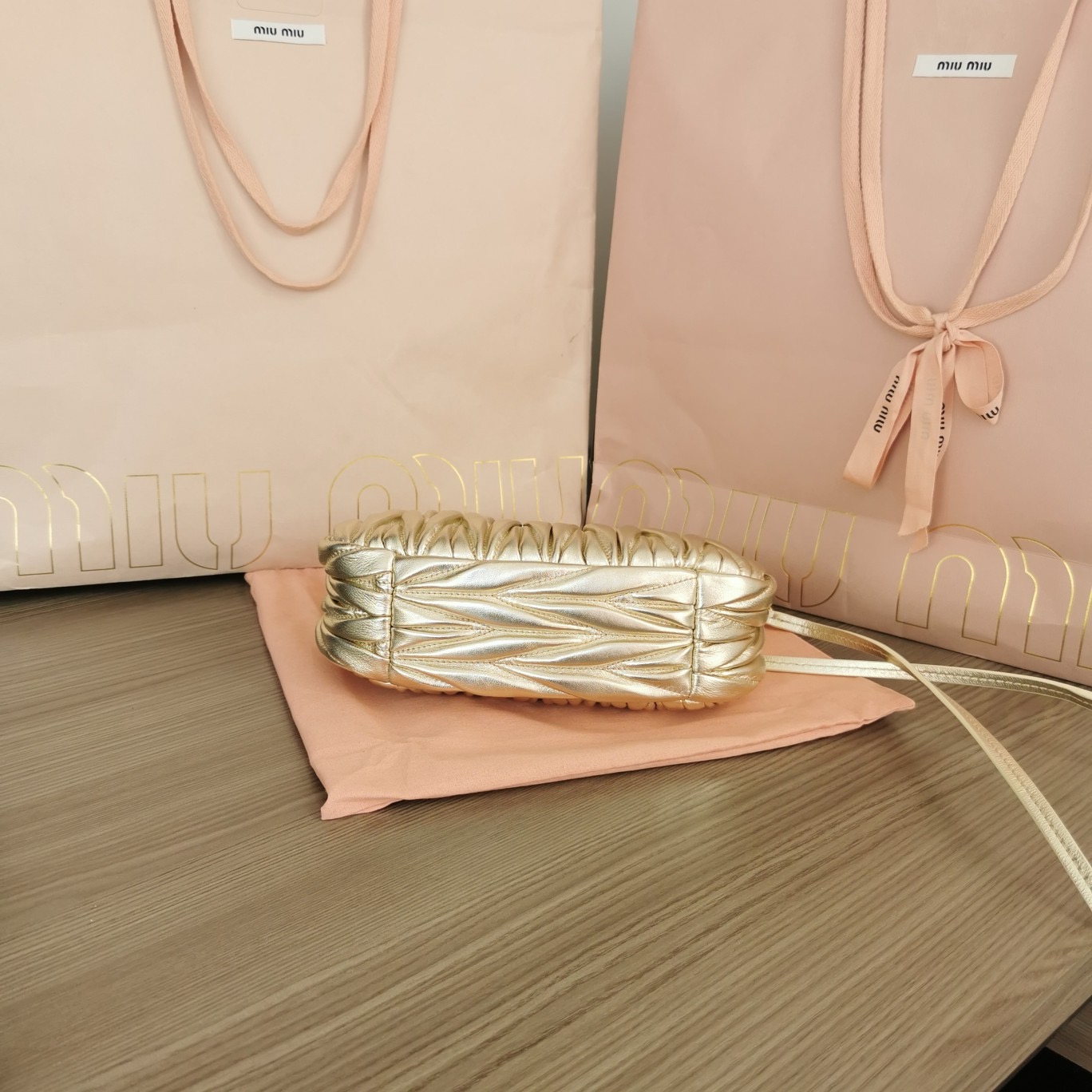 Bagsaaa M1um1u Wander Matelasse Leather gold 23cm