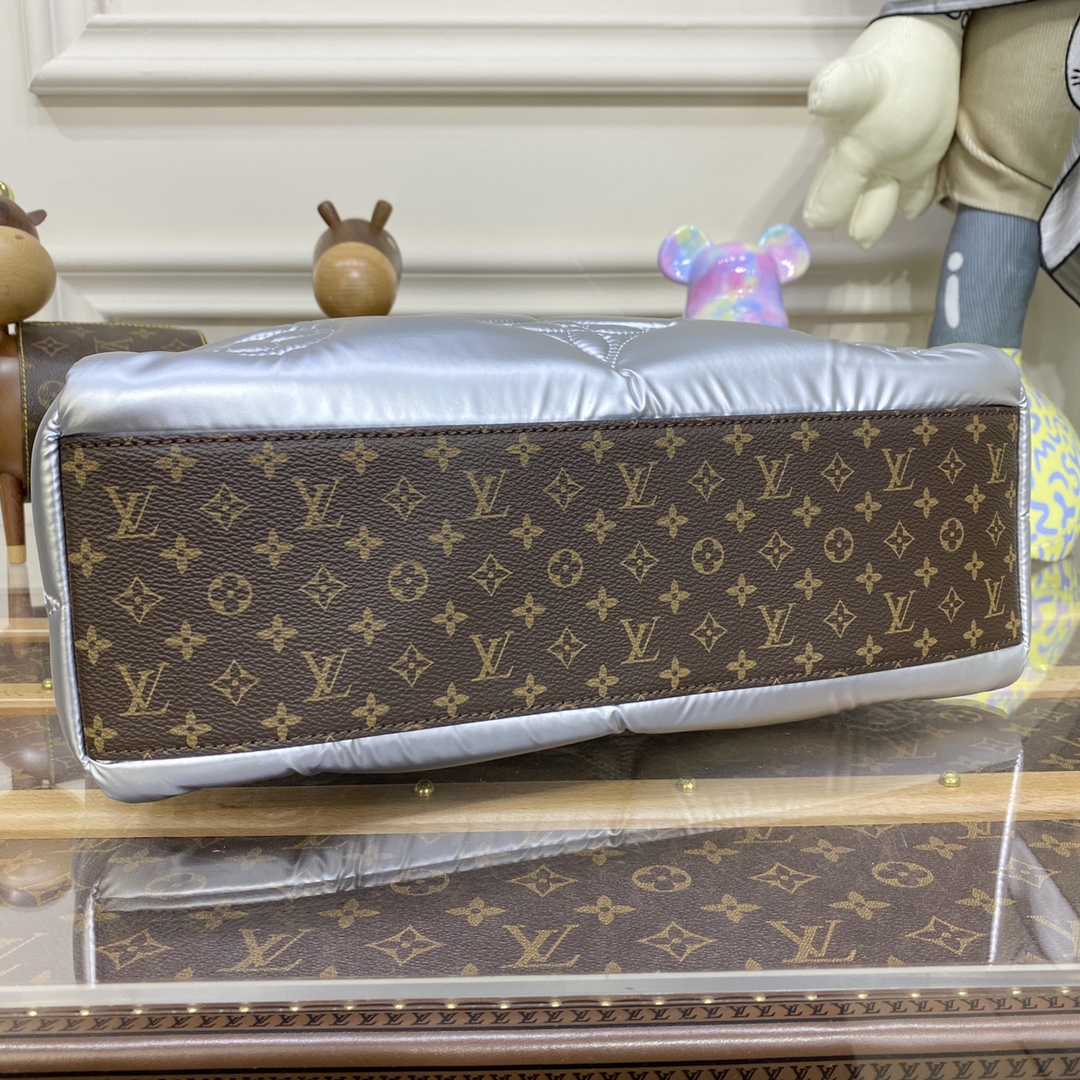 Bagsaaa L0vis Vvtt0n Pillow Onthego MM Silver metallic nylon