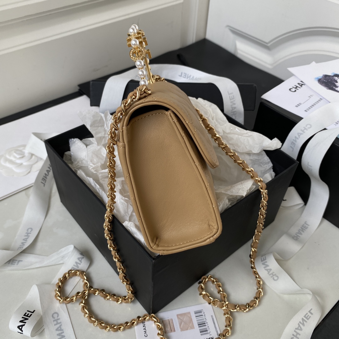 Bagsaaa Ch**el Clutch With Chain Lambskin, Imitation Pearls Beige