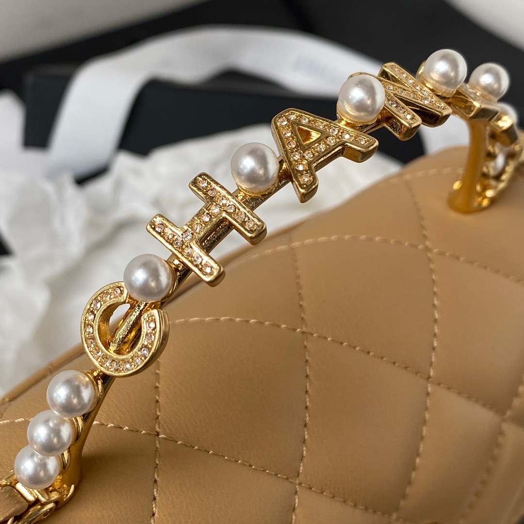 Bagsaaa Ch**el Clutch With Chain Lambskin, Imitation Pearls Beige