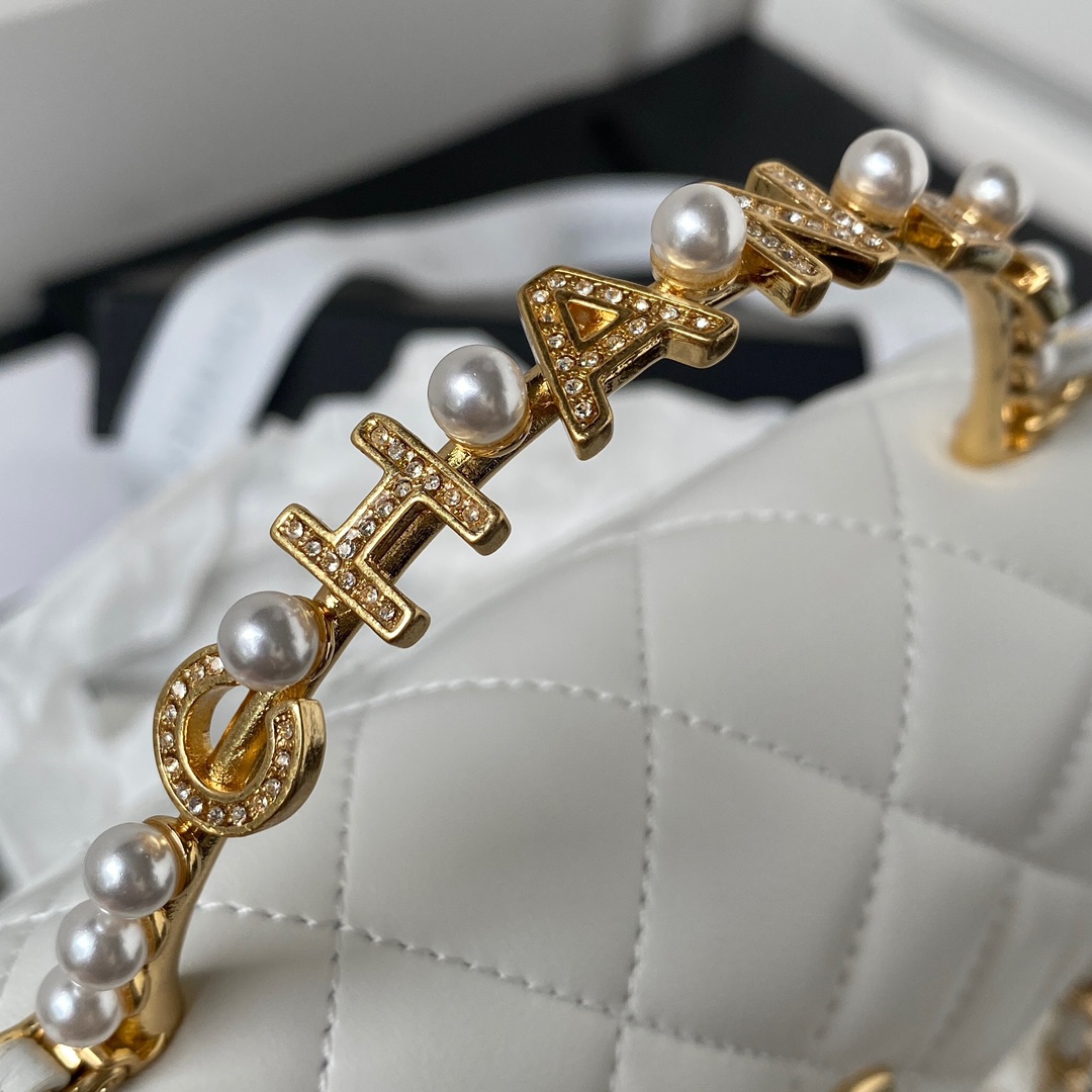 Bagsaaa Ch**el Clutch With Chain Lambskin, Imitation Pearls White