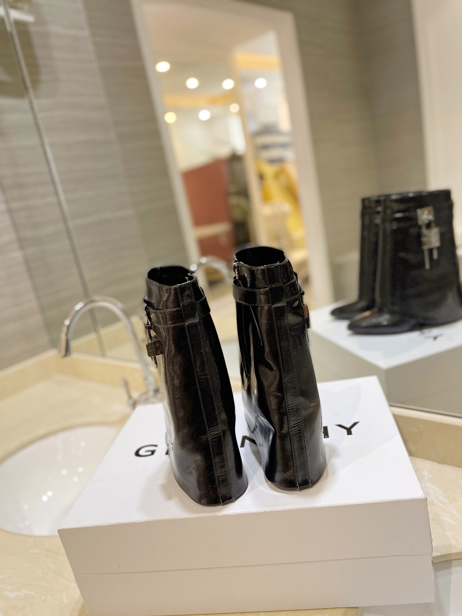 Bagsaaa Givenchy Shark Lock Ankle Boots in laminated leather