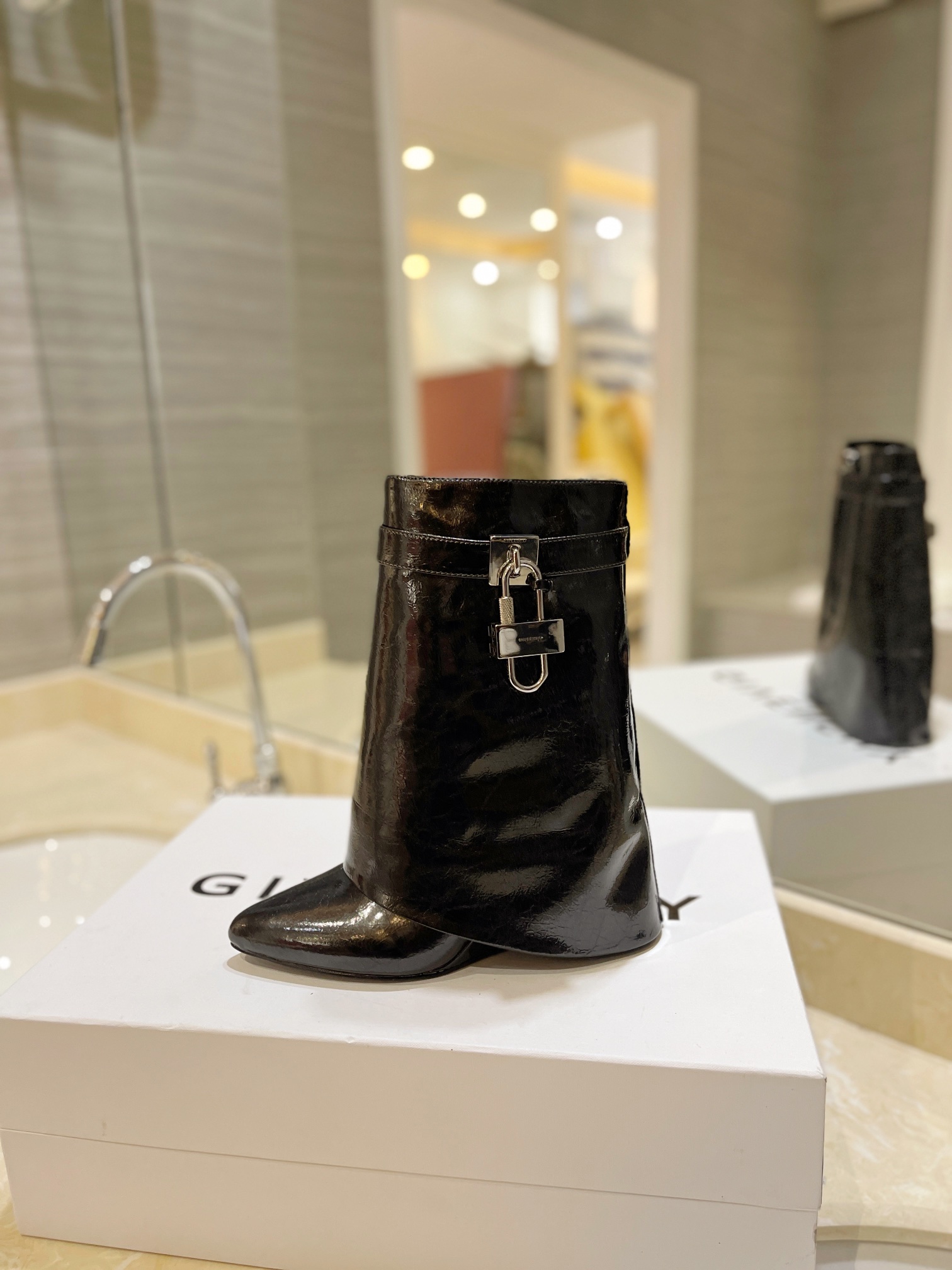 Bagsaaa Givenchy Shark Lock Ankle Boots in laminated leather
