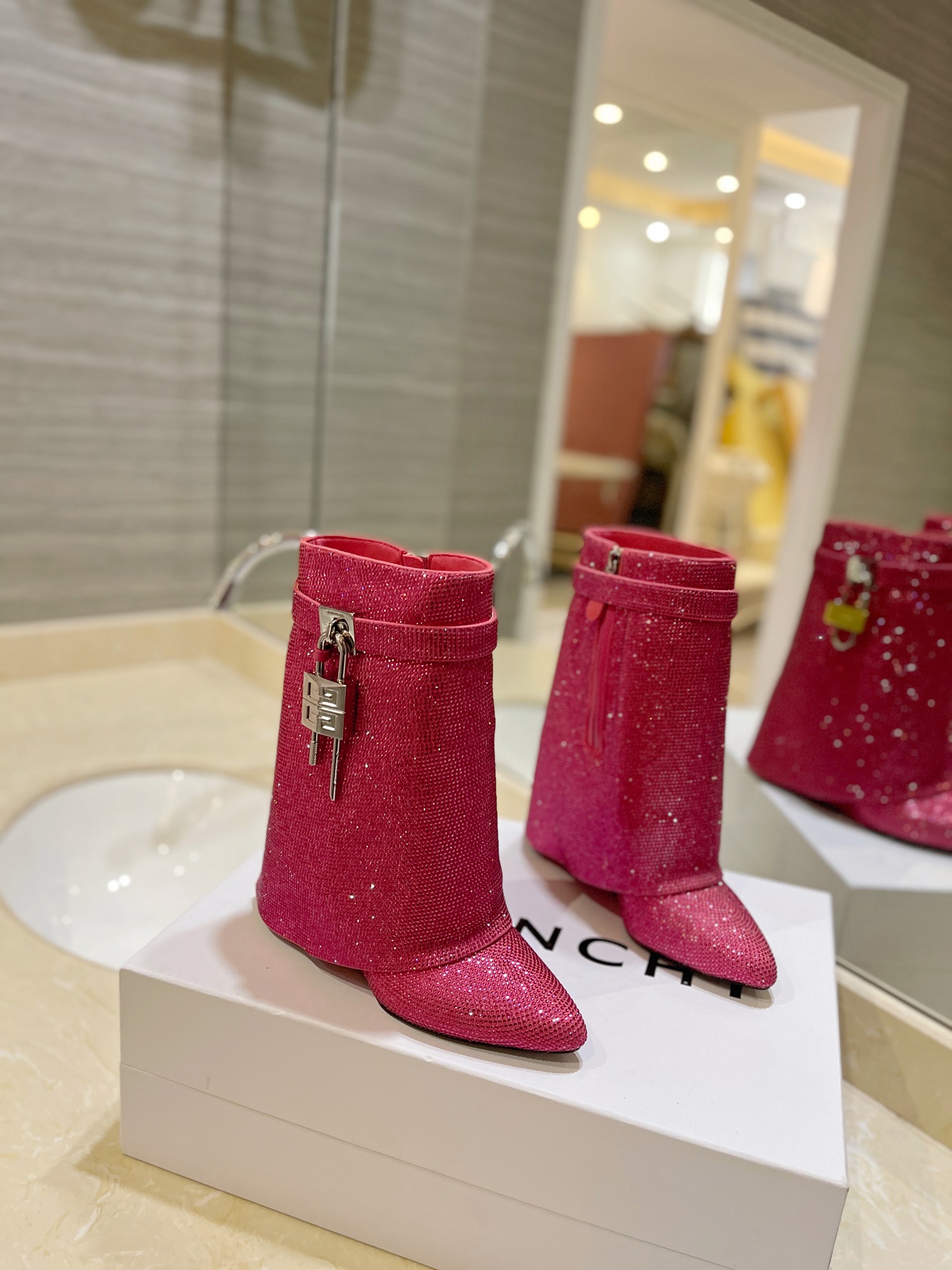Bagsaaa Givenchy Shark Lock Ankle Boots in satin with strass pink