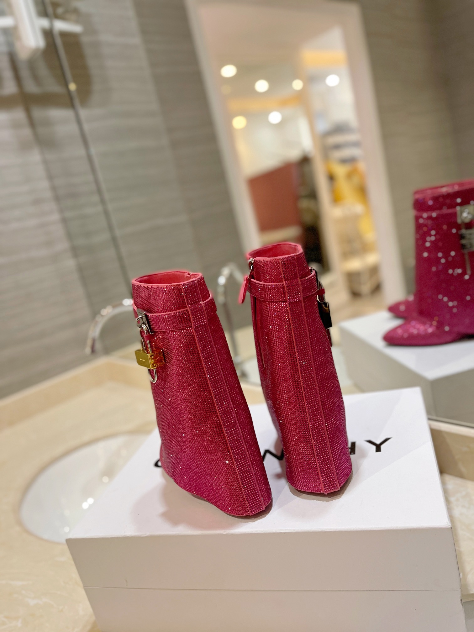 Bagsaaa Givenchy Shark Lock Ankle Boots in satin with strass pink