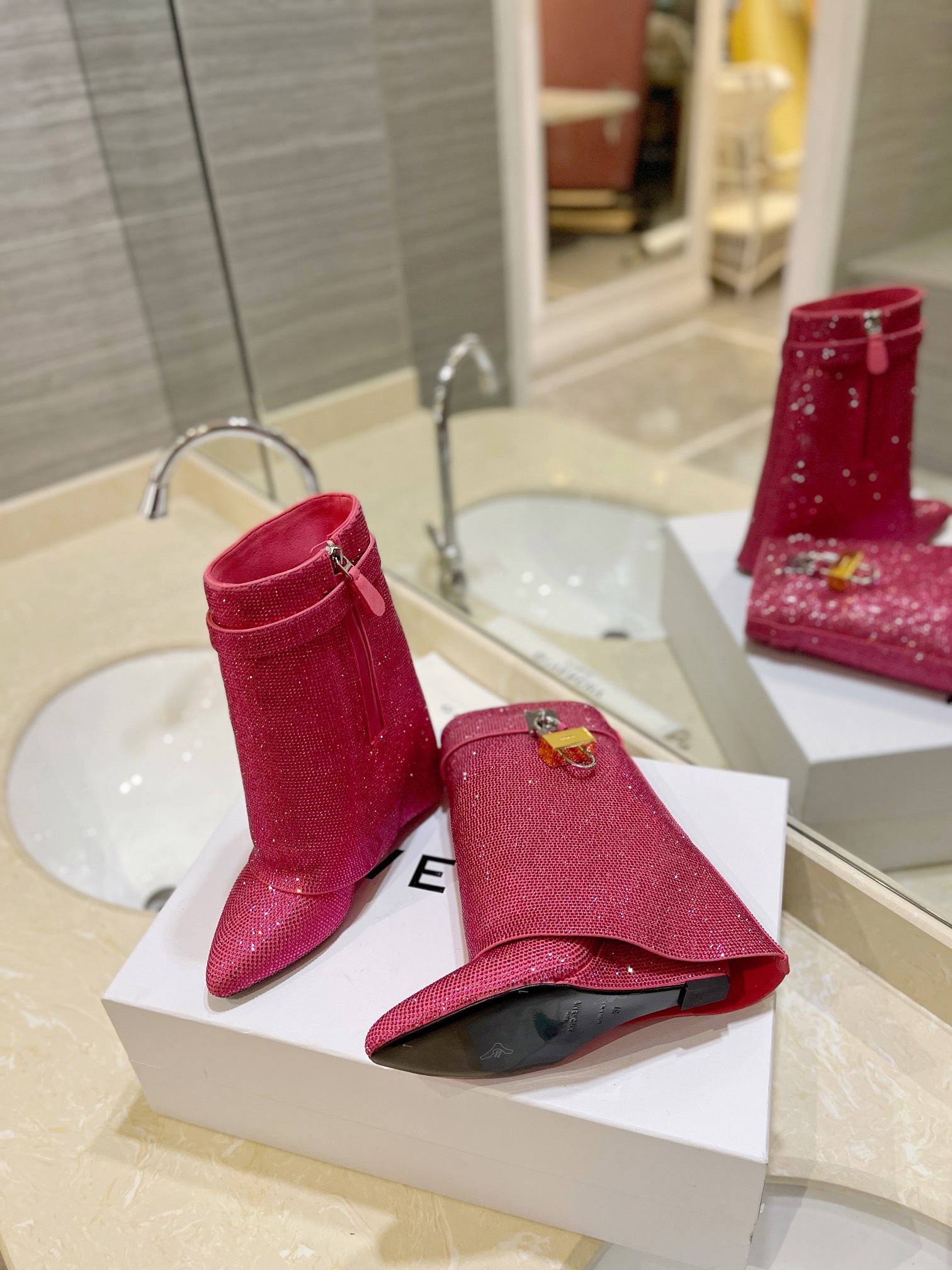 Bagsaaa Givenchy Shark Lock Ankle Boots in satin with strass pink