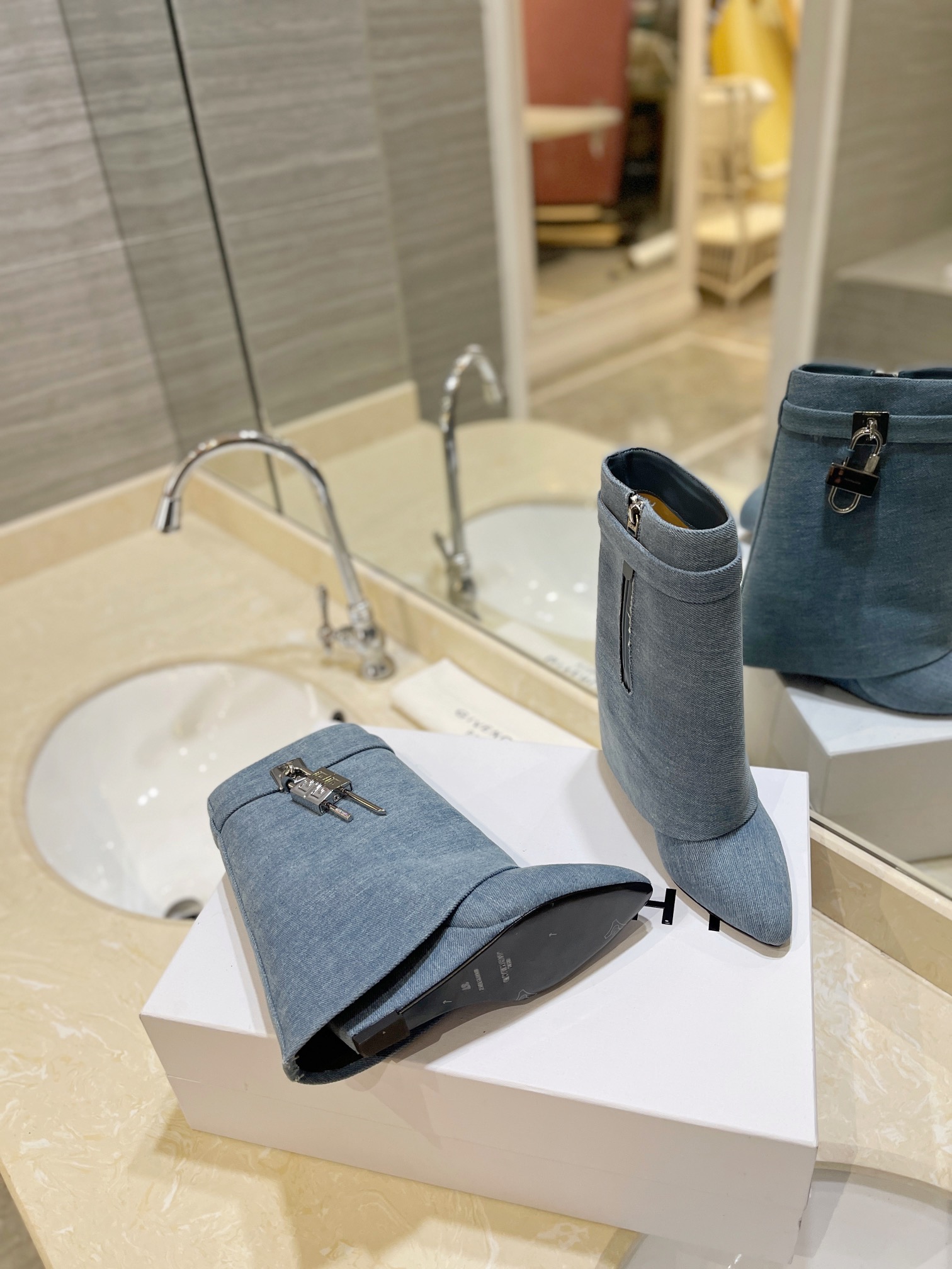 Bagsaaa Givenchy Shark Lock Ankle Boots in denim