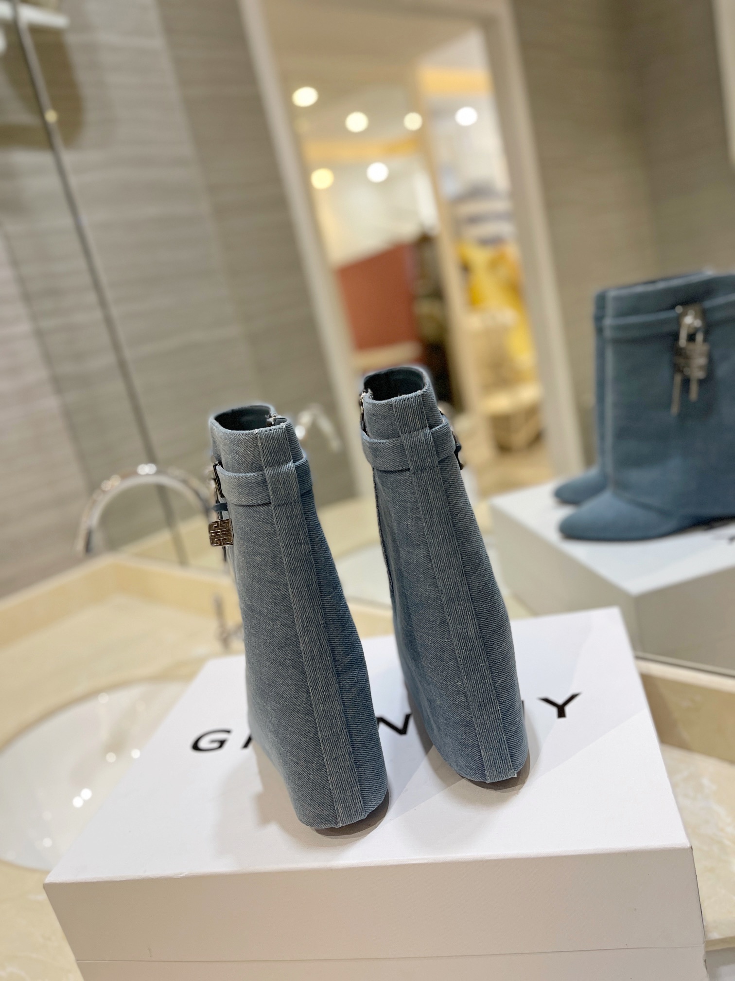 Bagsaaa Givenchy Shark Lock Ankle Boots in denim