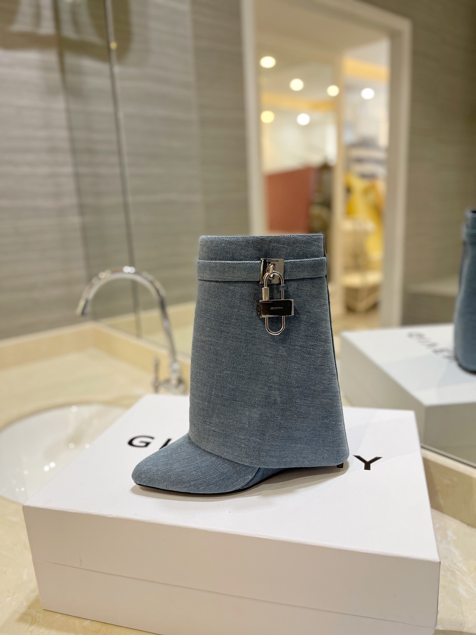 Bagsaaa Givenchy Shark Lock Ankle Boots in denim
