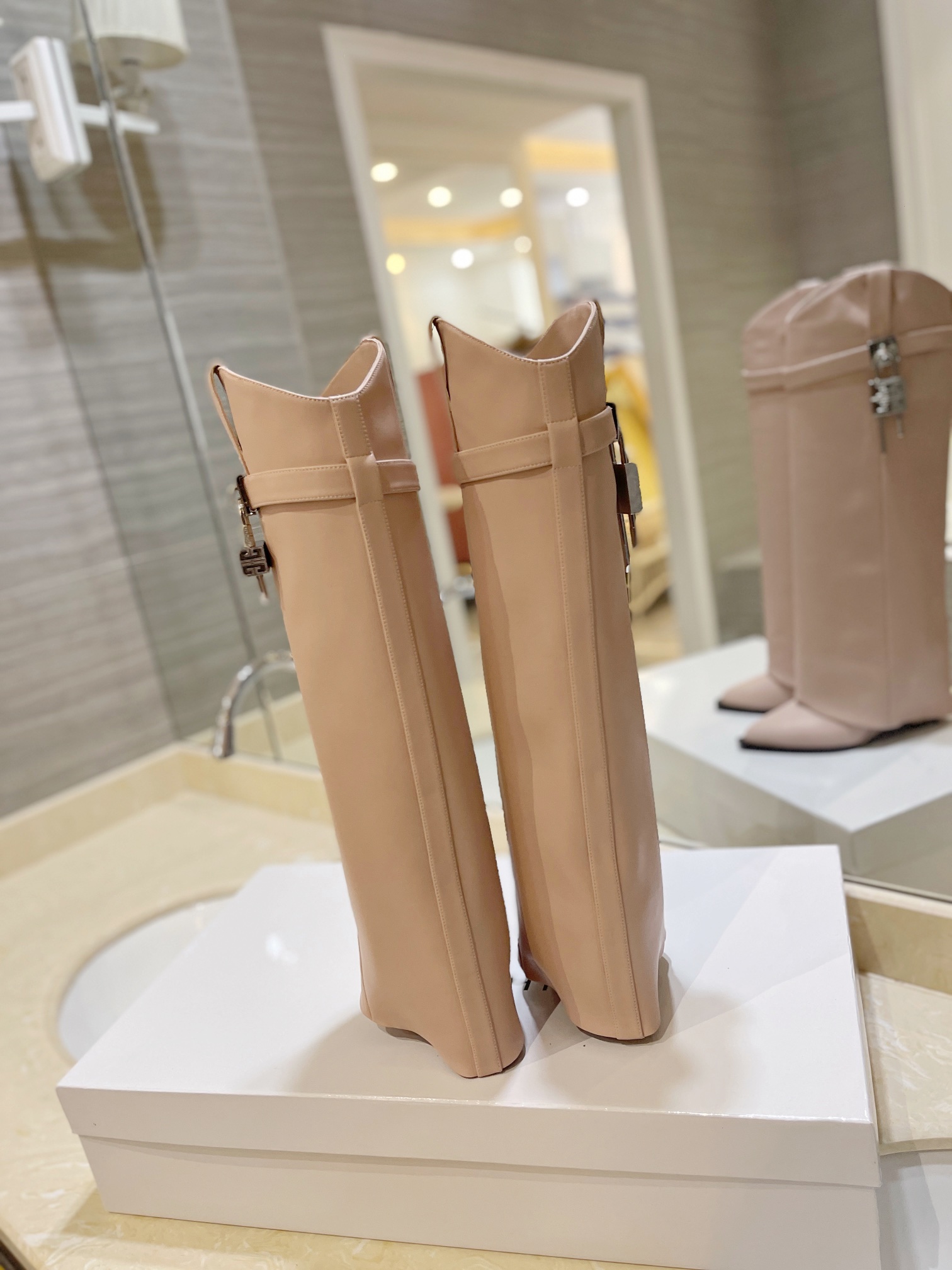 Bagsaaa Givenchy Shark Lock Ankle Long Boots in leather light pink
