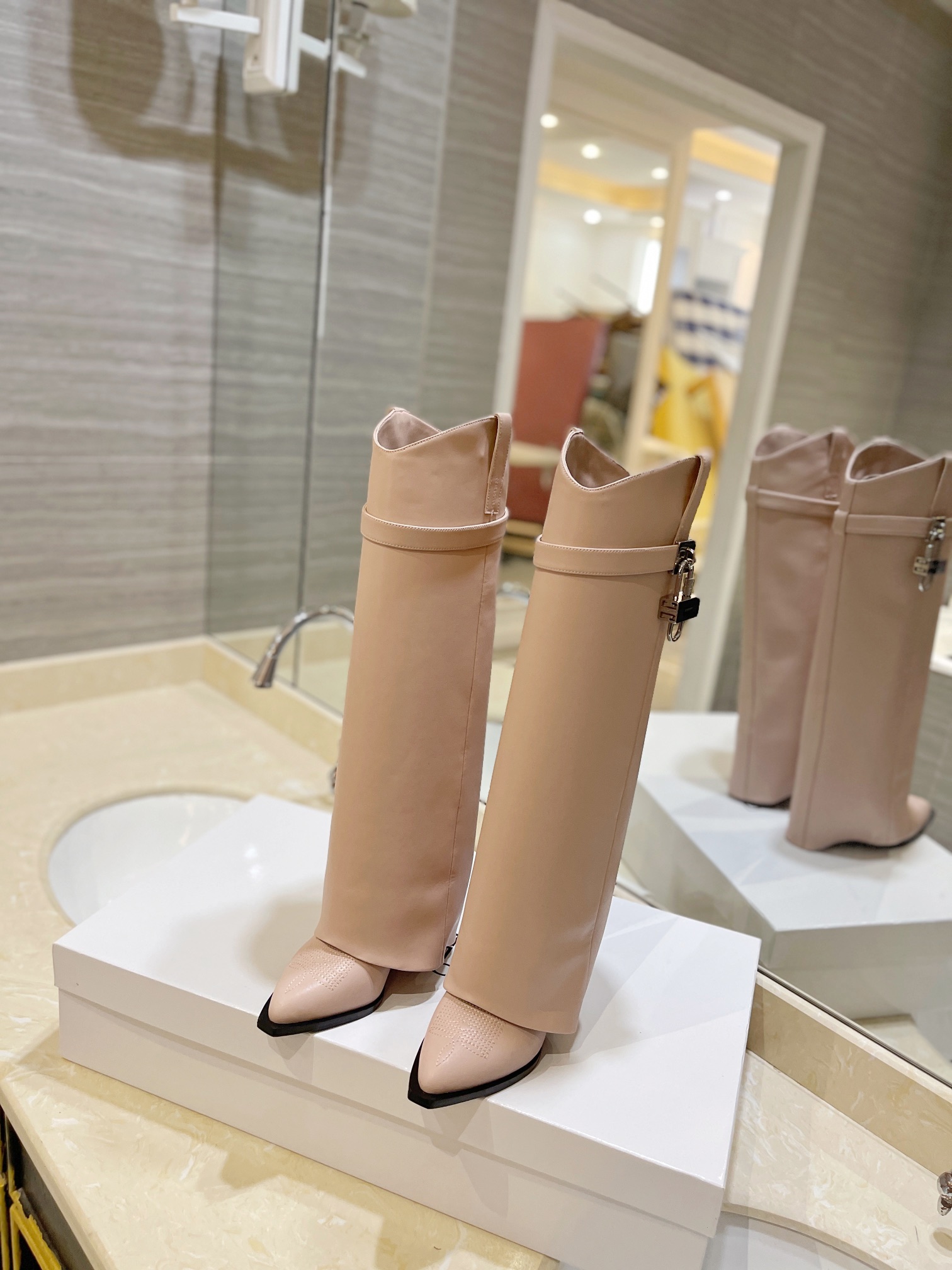 Bagsaaa Givenchy Shark Lock Ankle Long Boots in leather light pink