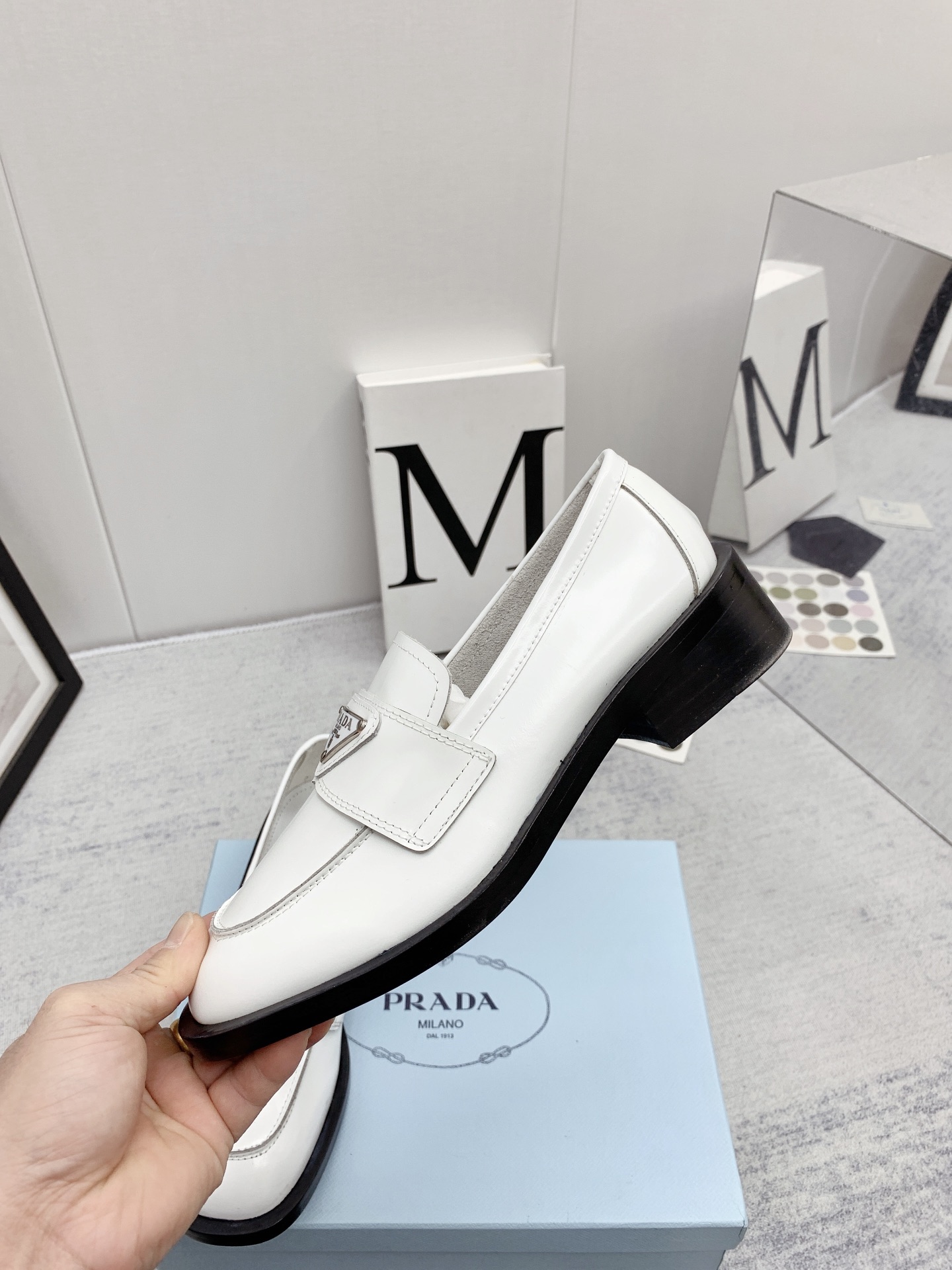 Bagsaaa Pra*a White Loafer